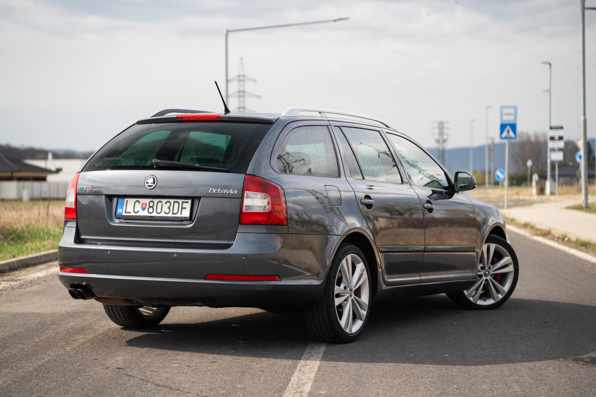 2009 Skoda Octavia RS, šedá kombi, 218 219 km