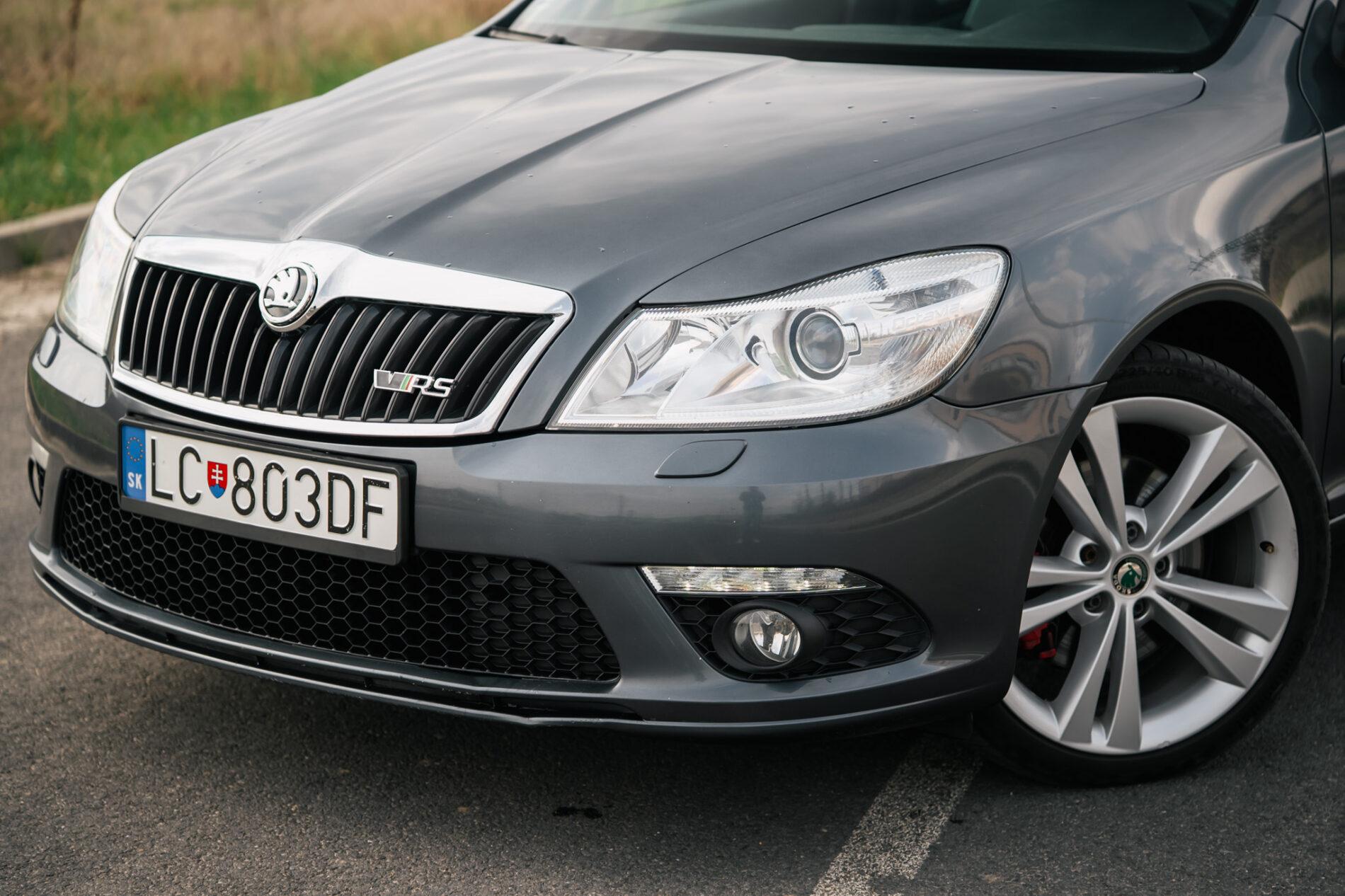 2009 Skoda Octavia RS, šedá kombi, 218 219 km