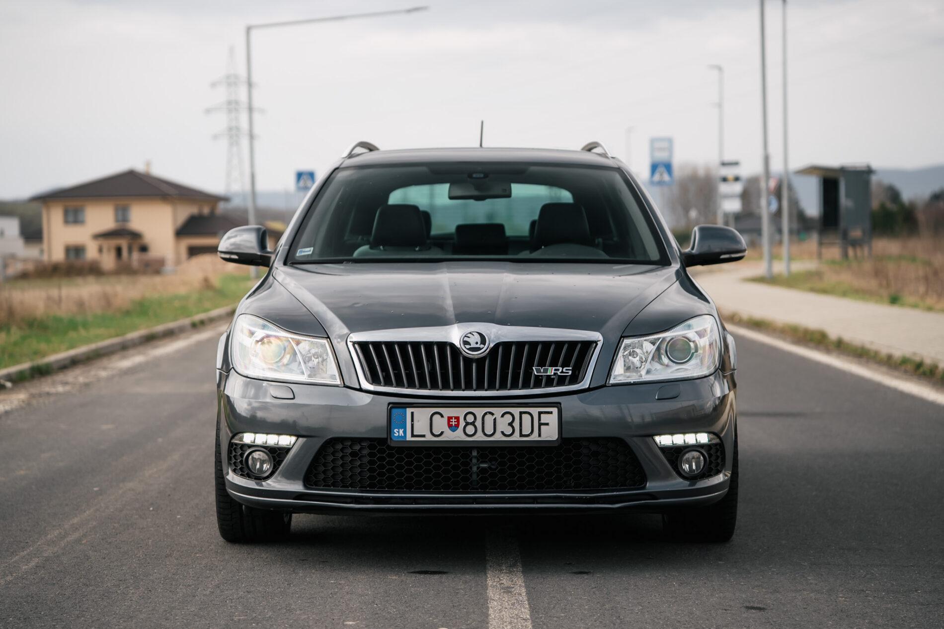 2009 Skoda Octavia RS, šedá kombi, 218 219 km