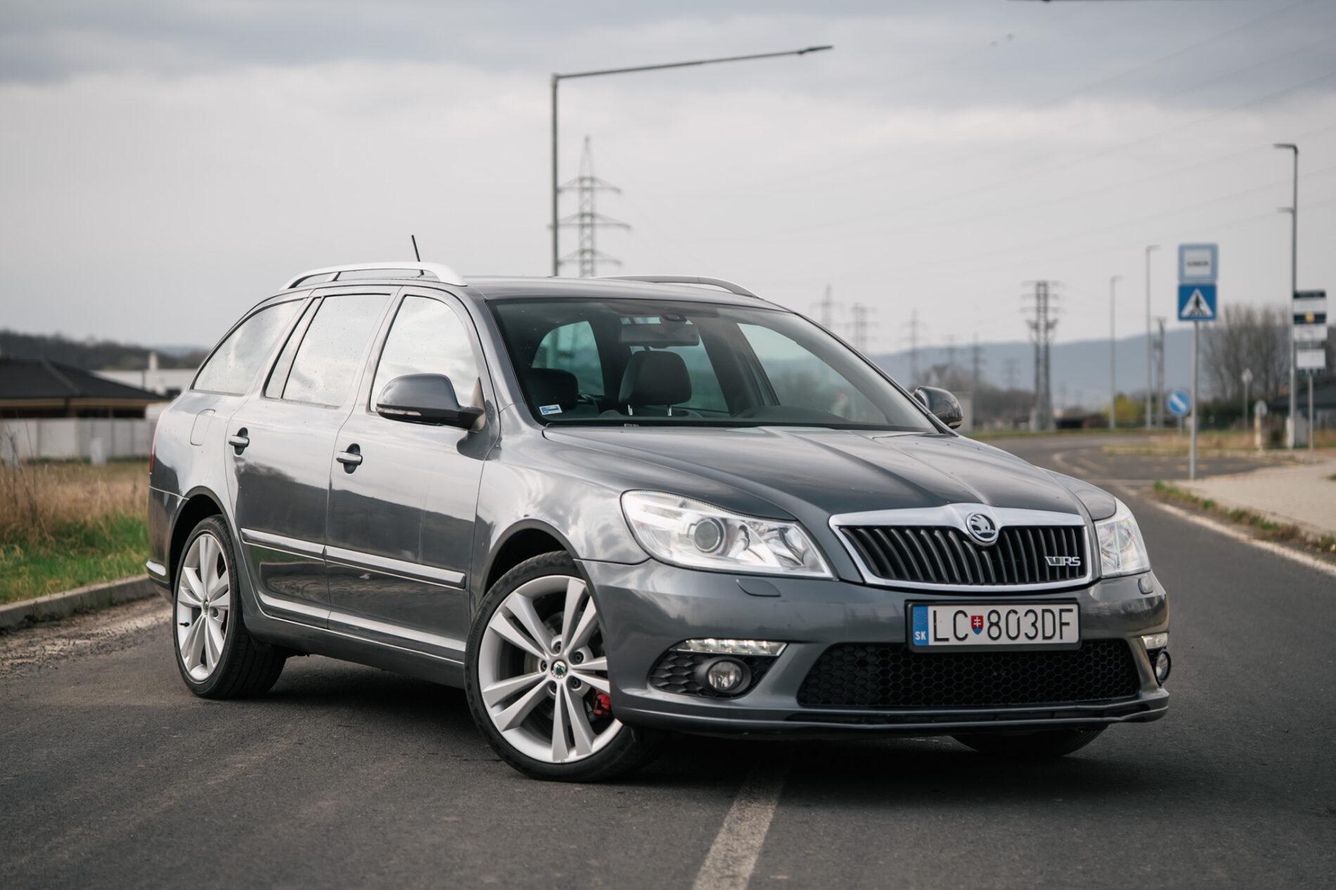 2009 Skoda Octavia RS, šedá kombi, 218 219 km