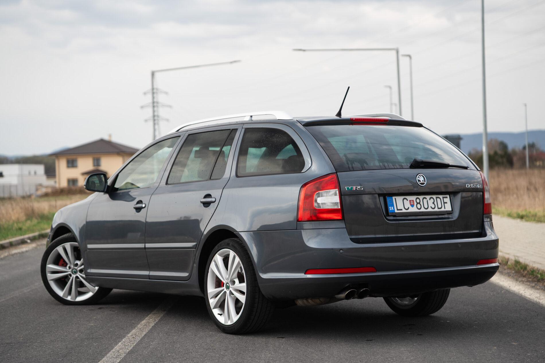 2009 Skoda Octavia RS, šedá kombi, 218 219 km