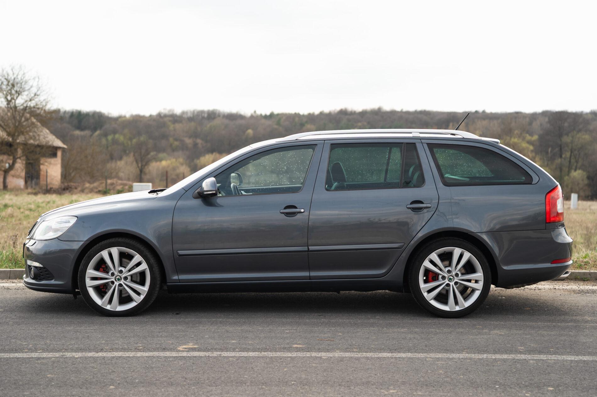 2009 Skoda Octavia RS, šedá kombi, 218 219 km