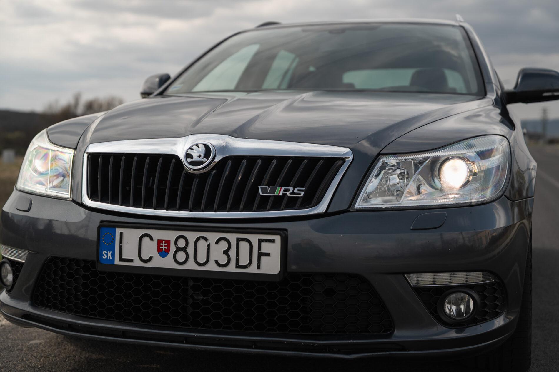 2009 Skoda Octavia RS, šedá kombi, 218 219 km