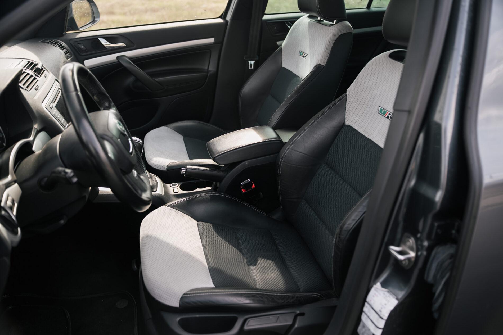 2009 Skoda Octavia RS, šedá kombi, 218 219 km