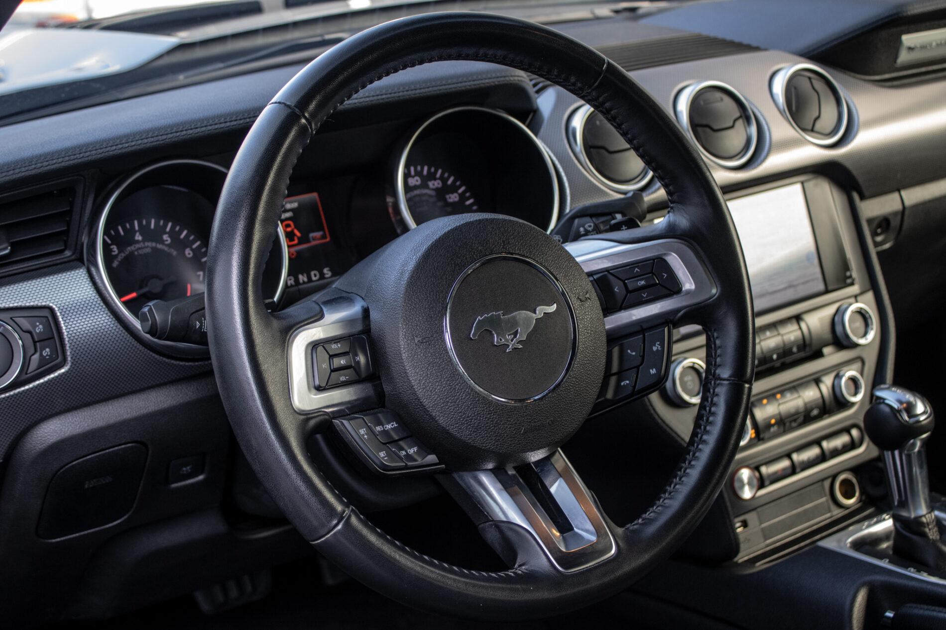 2022 Ford Mustang Mach 1, šedá kupé, 83 631 km