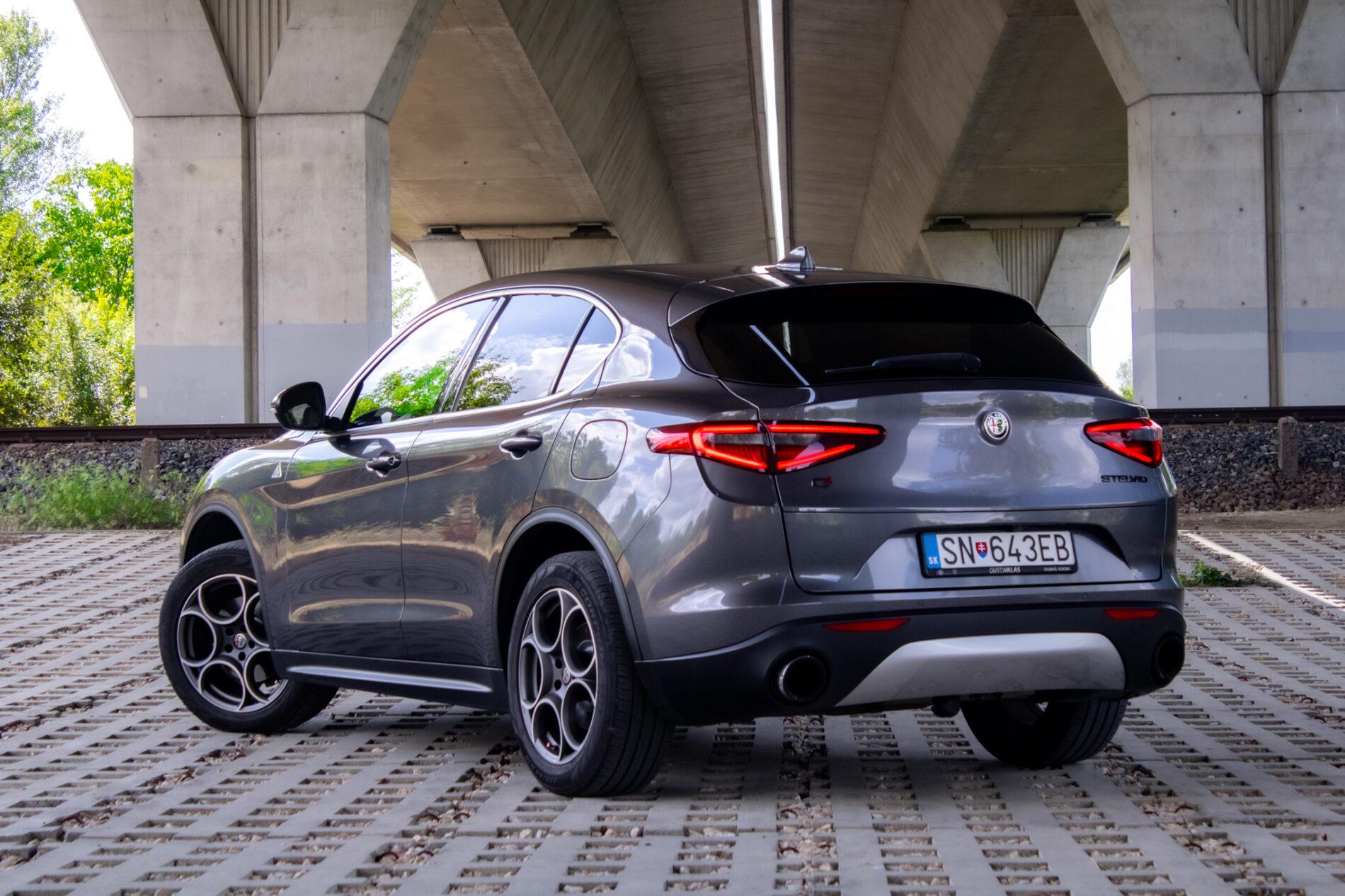 2019 Alfa Romeo Stelvio, šedá suv, 56 139 km