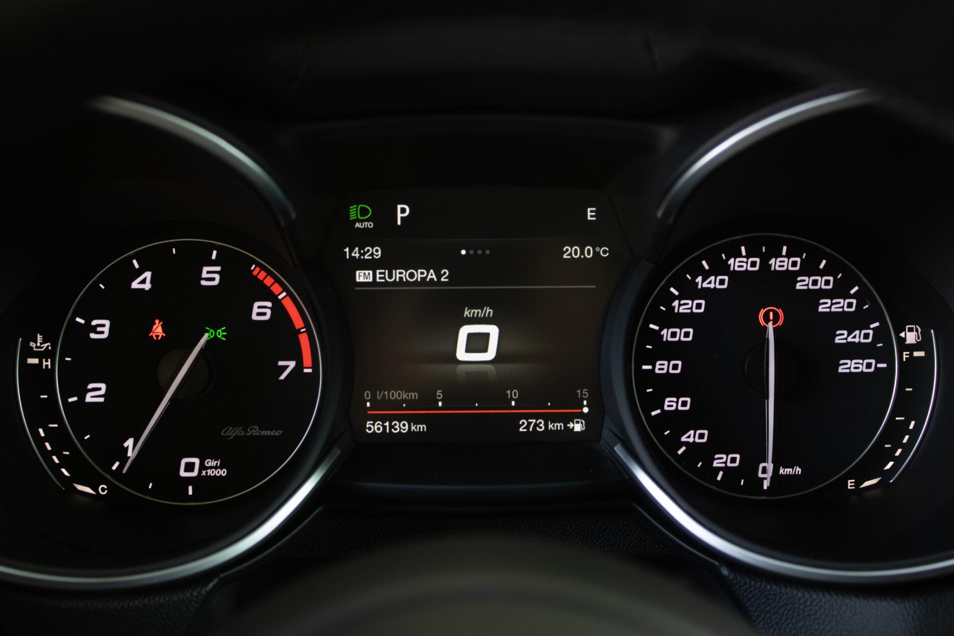2019 Alfa Romeo Stelvio, šedá suv, 56 139 km