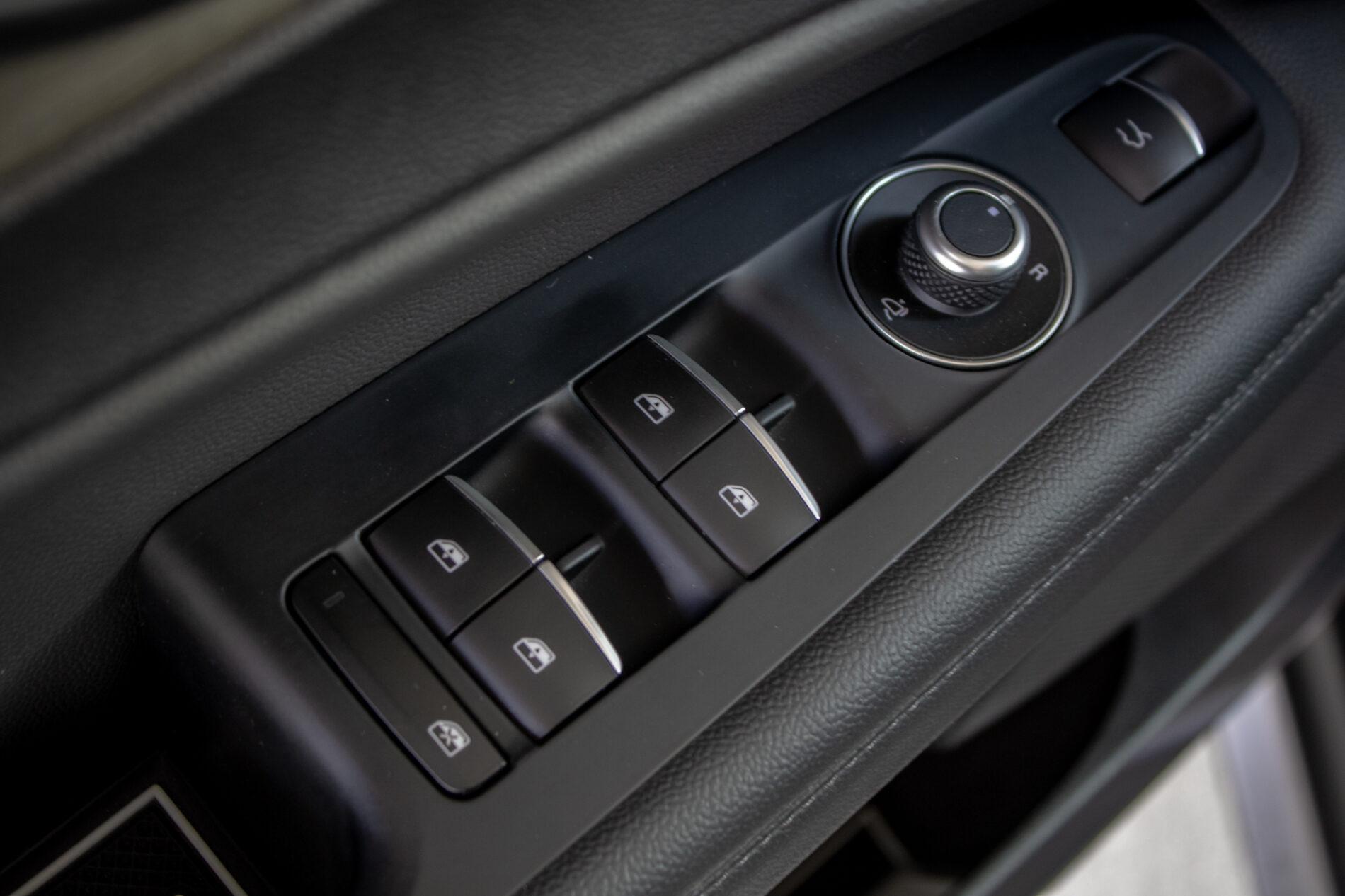 2019 Alfa Romeo Stelvio, šedá suv, 56 139 km