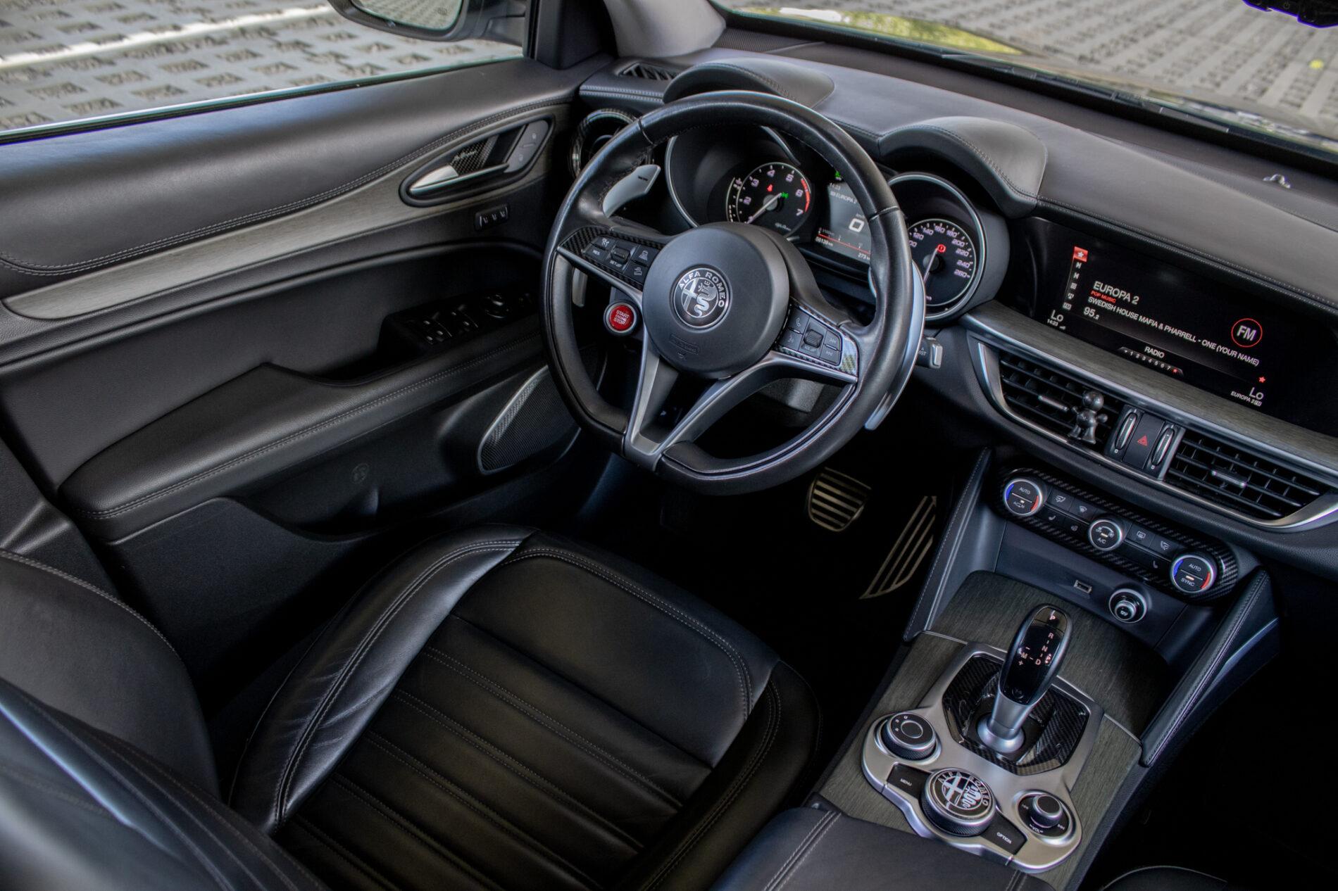 2019 Alfa Romeo Stelvio, šedá suv, 56 139 km