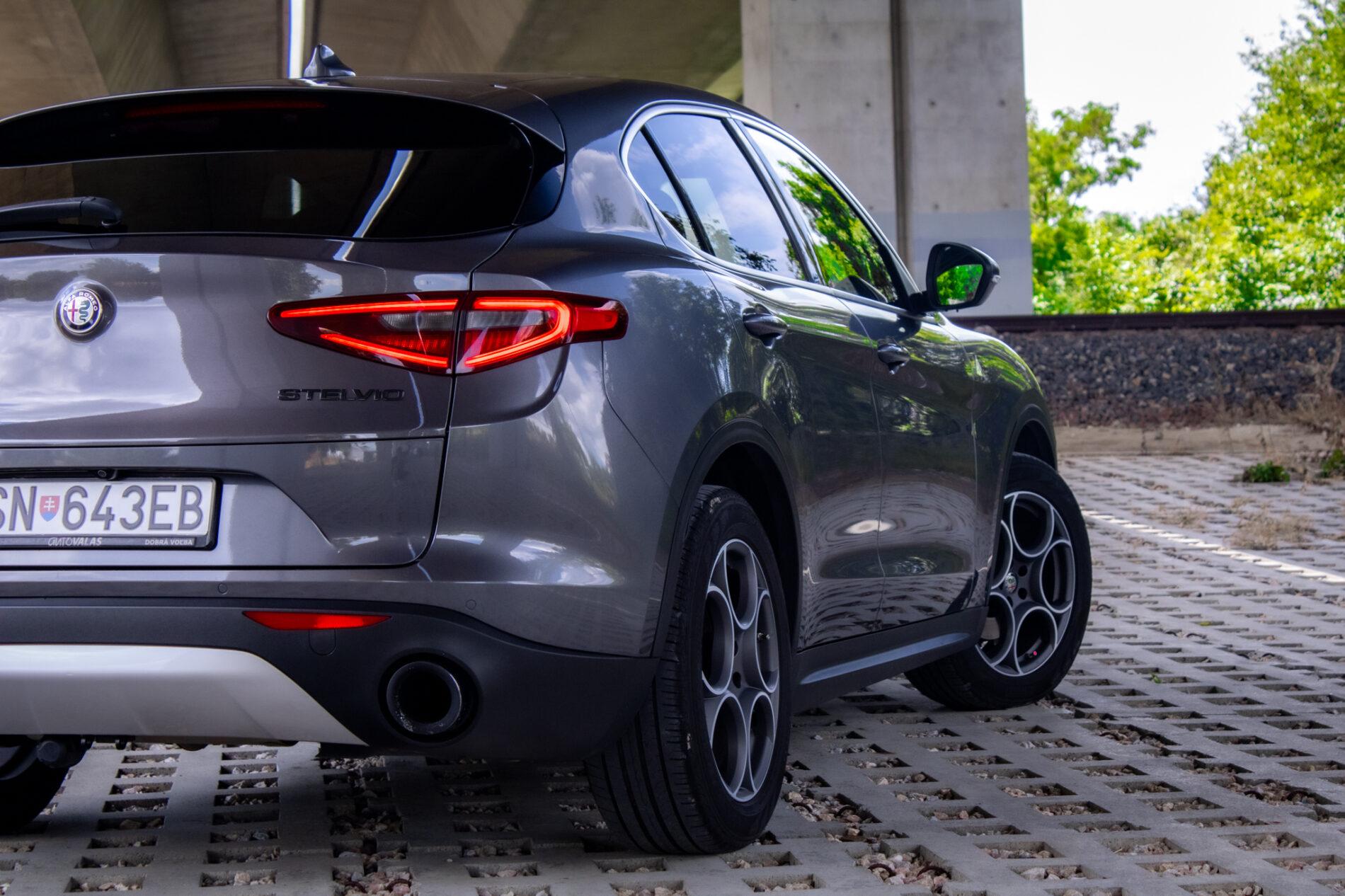2019 Alfa Romeo Stelvio, šedá suv, 56 139 km