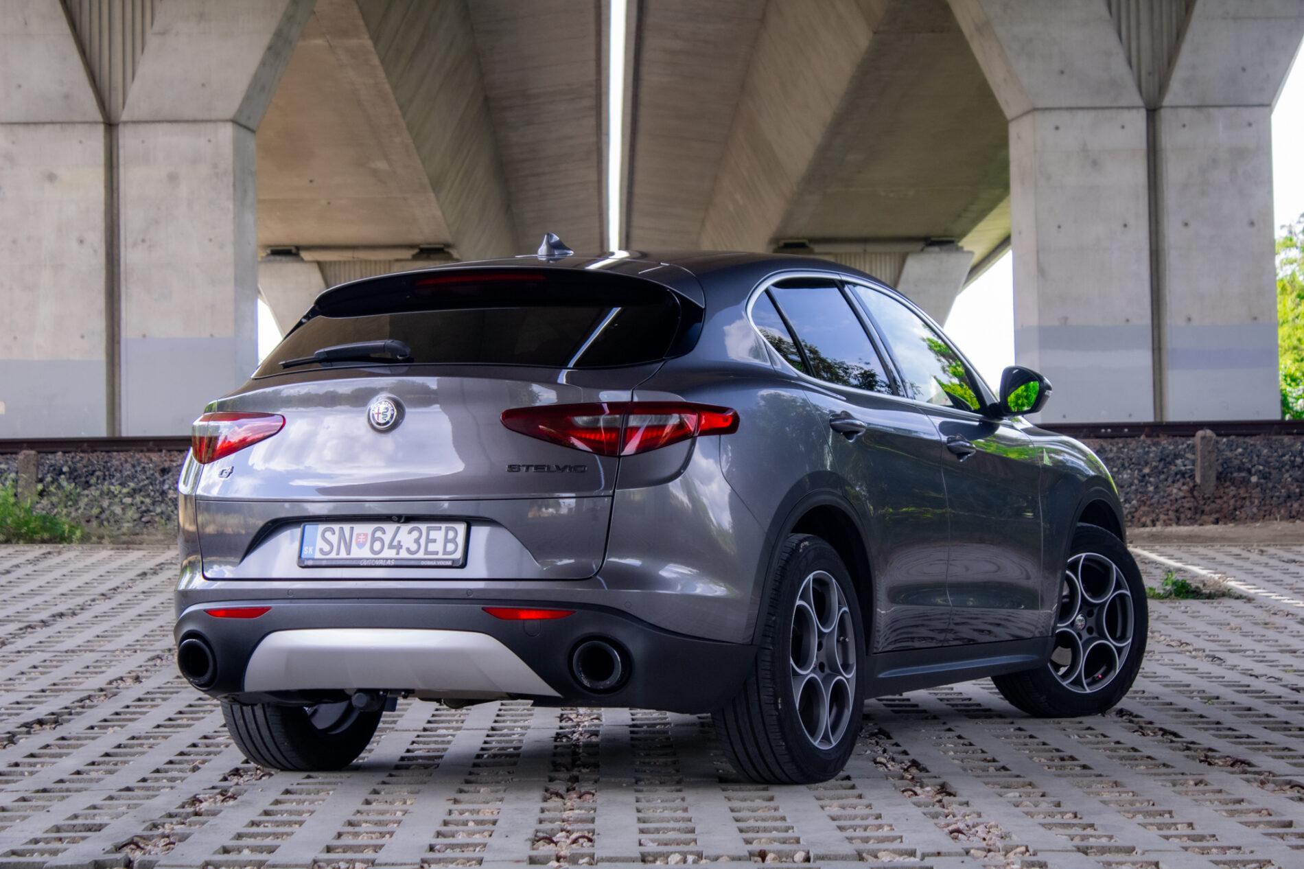 2019 Alfa Romeo Stelvio, šedá suv, 56 139 km