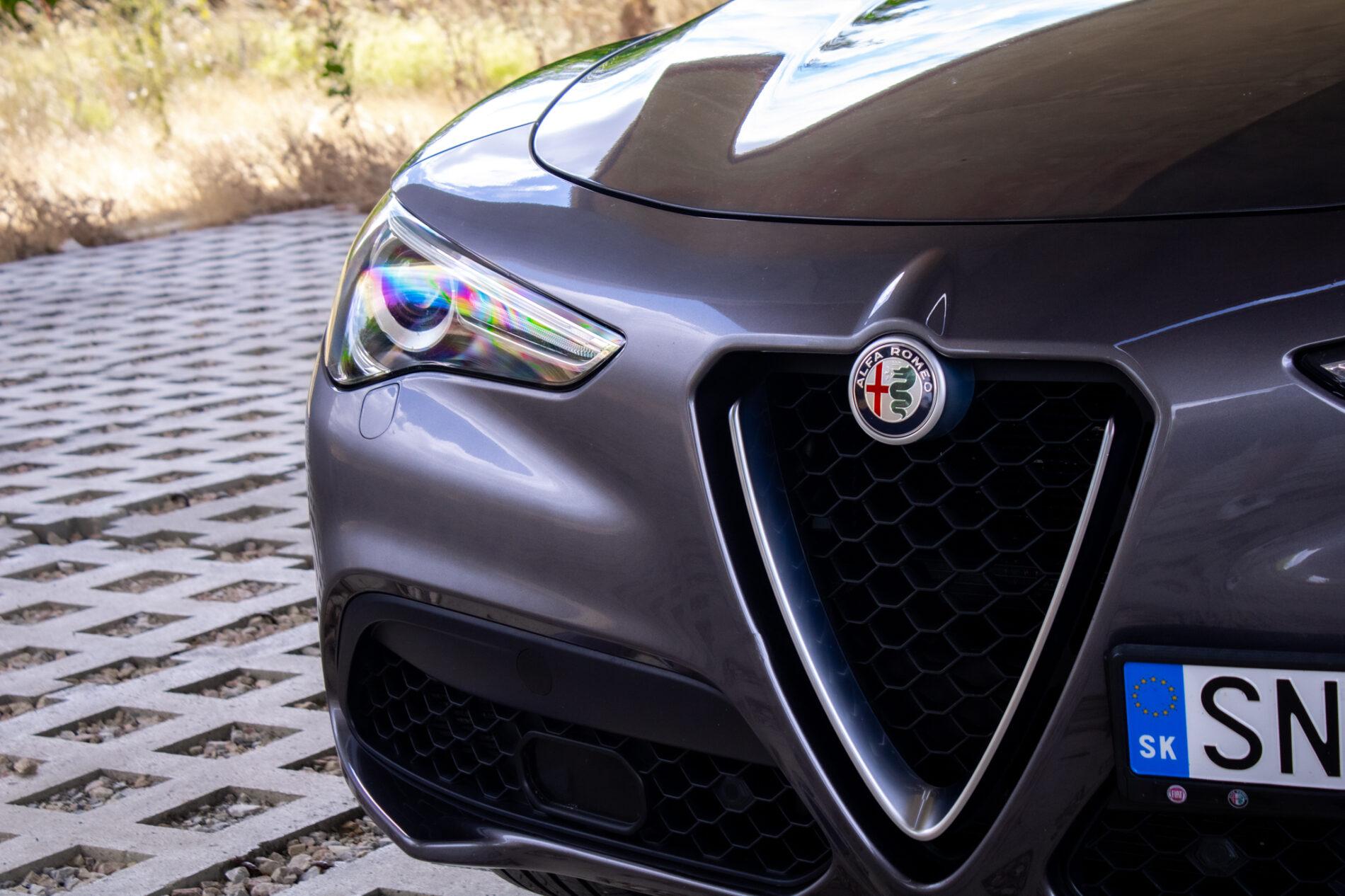 2019 Alfa Romeo Stelvio, šedá suv, 56 139 km