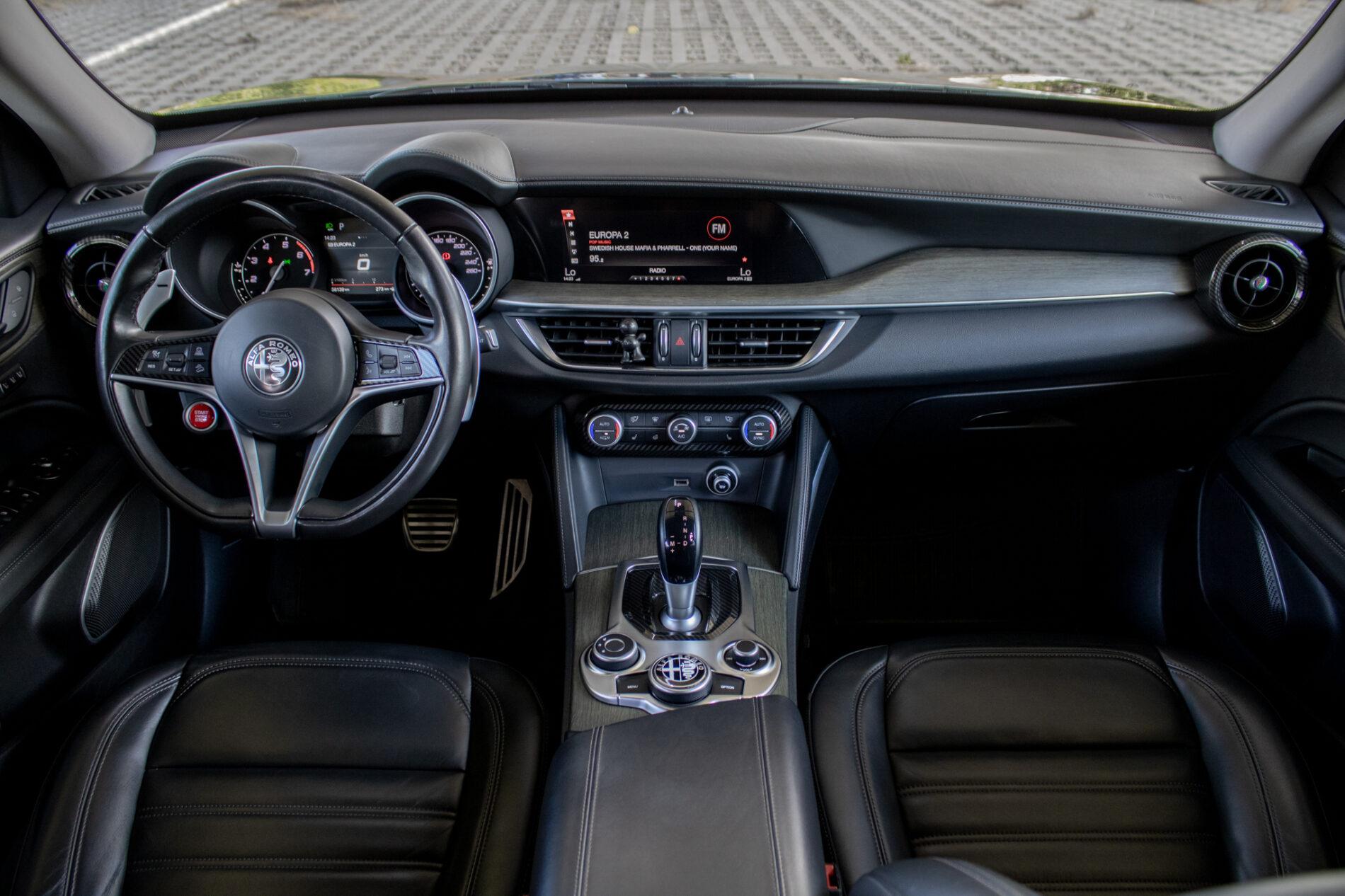 2019 Alfa Romeo Stelvio, šedá suv, 56 139 km