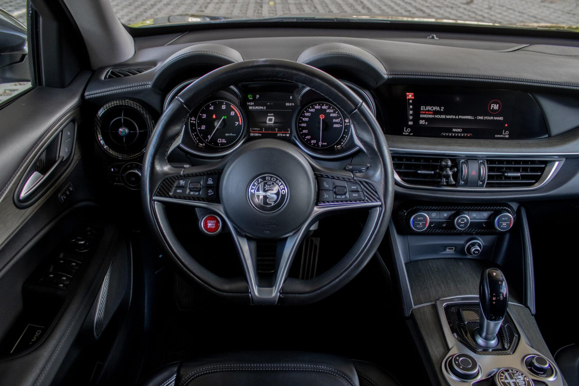 2019 Alfa Romeo Stelvio, šedá suv, 56 139 km