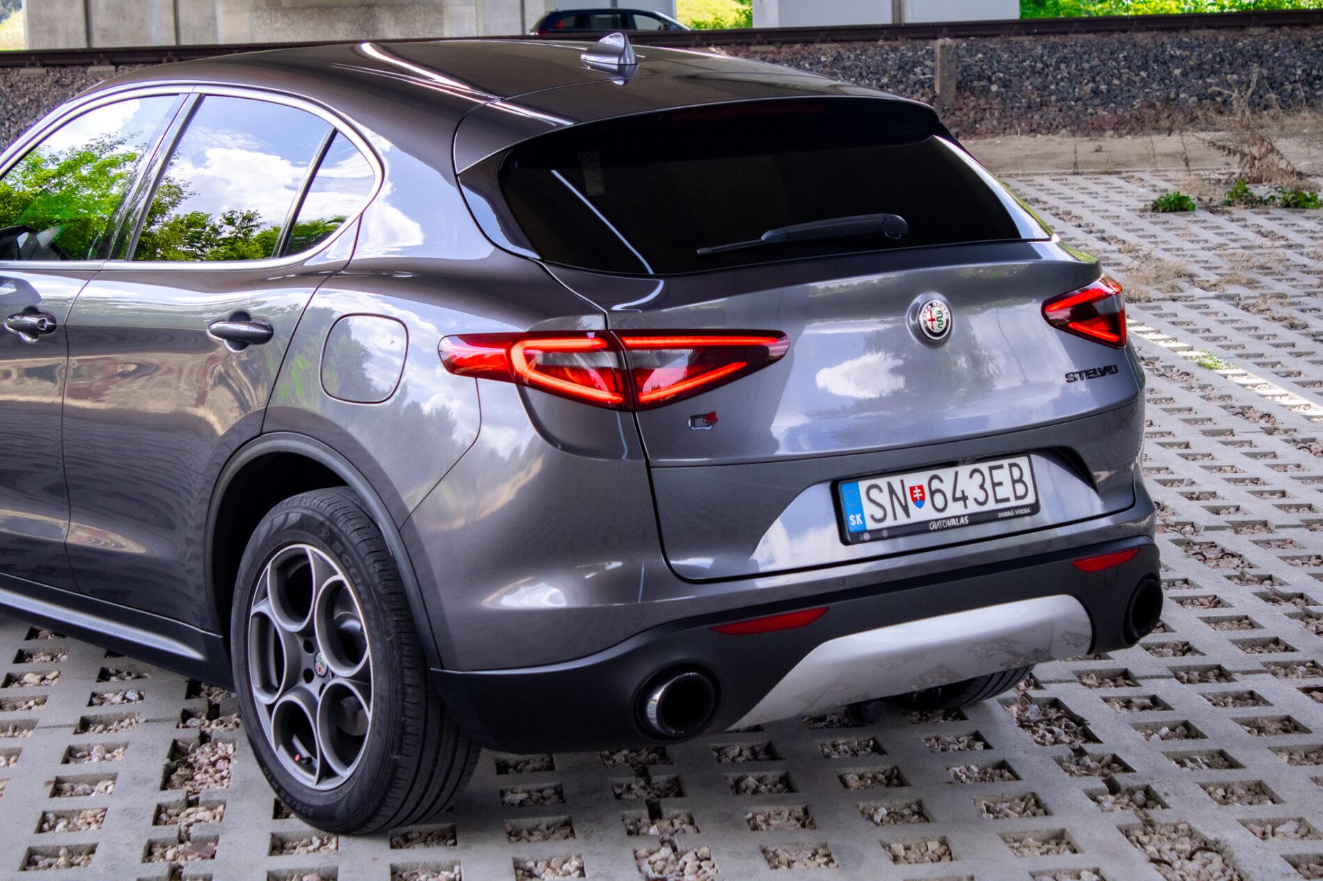 2019 Alfa Romeo Stelvio, šedá suv, 56 139 km