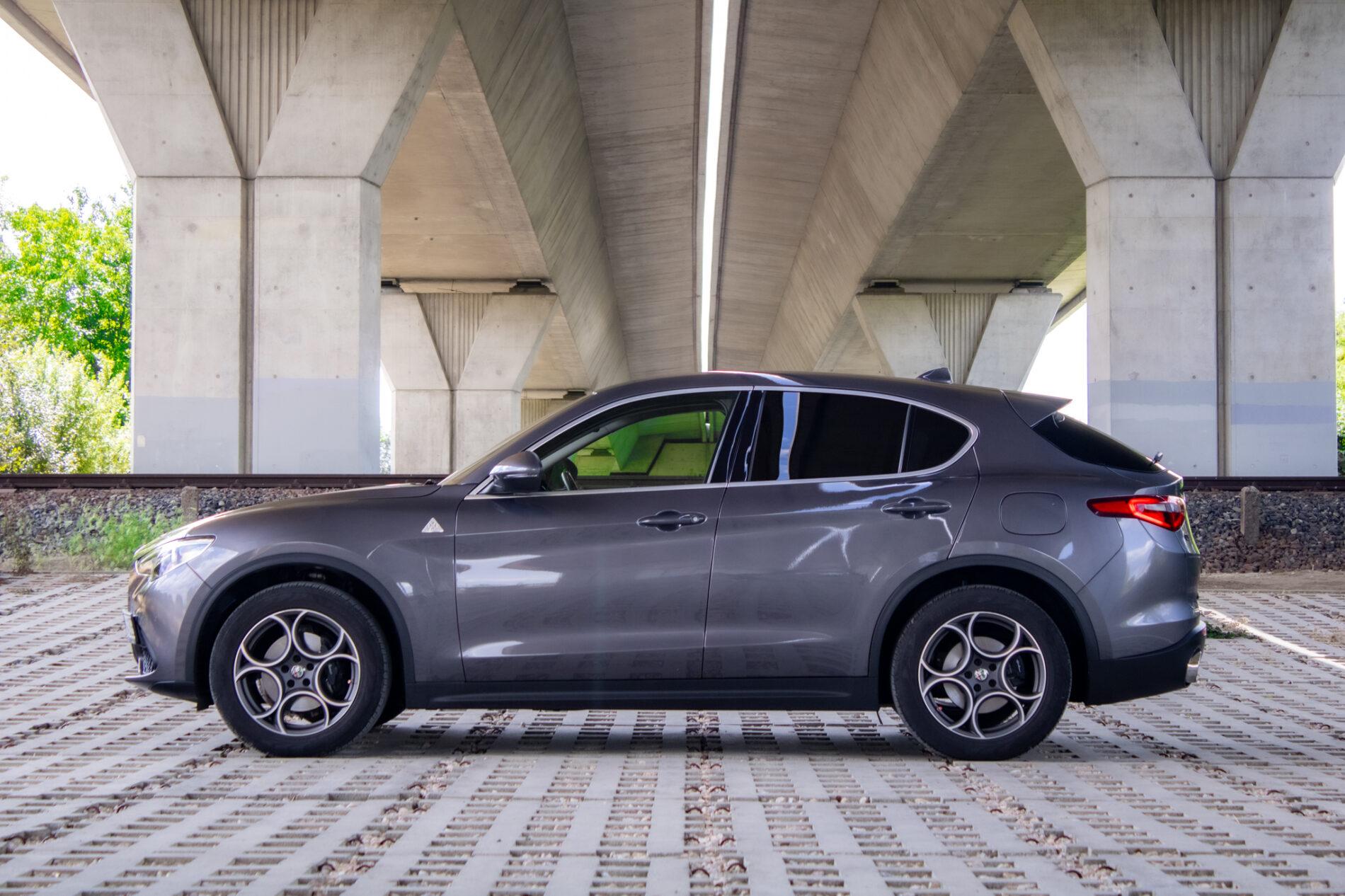 2019 Alfa Romeo Stelvio, šedá suv, 56 139 km