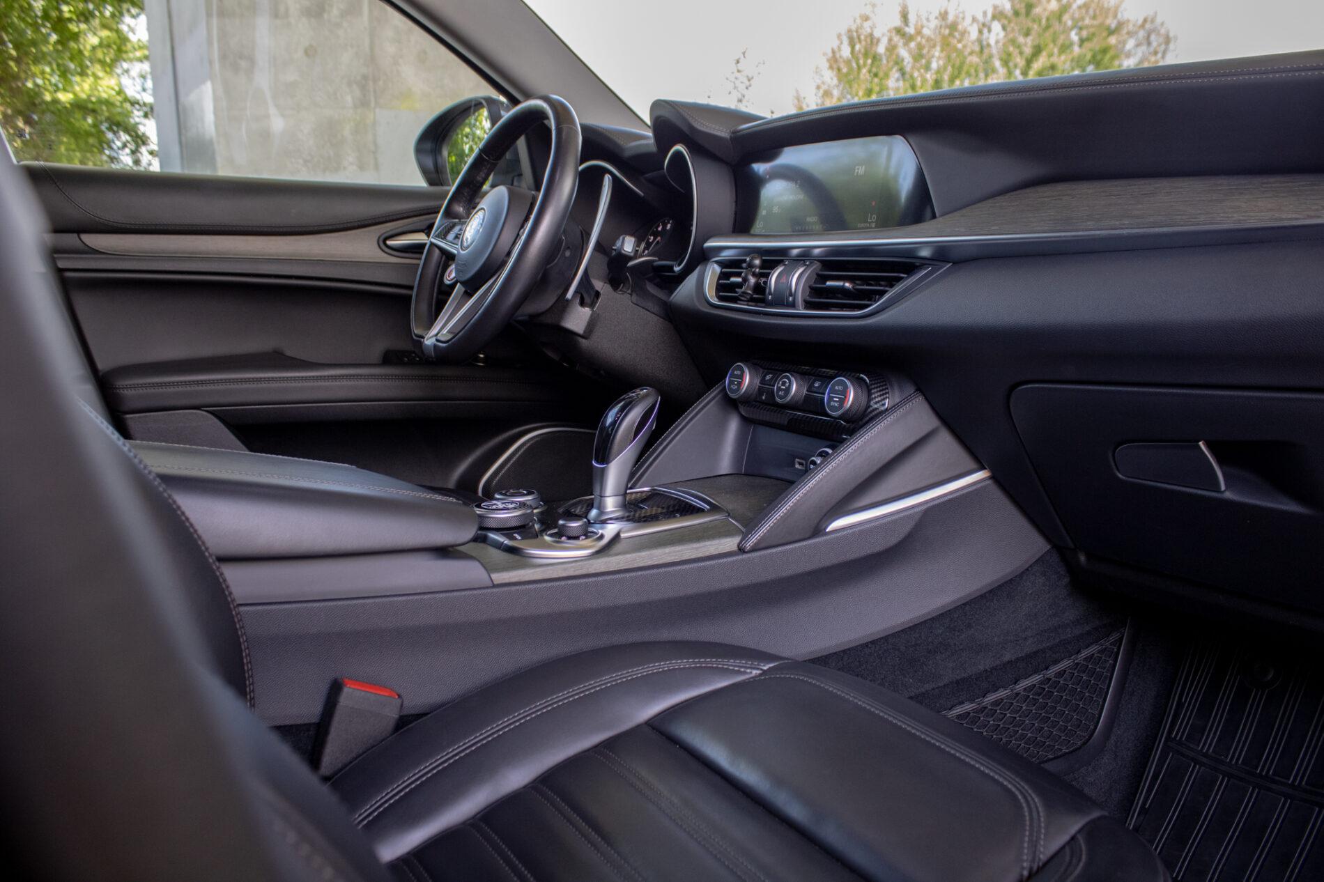 2019 Alfa Romeo Stelvio, šedá suv, 56 139 km