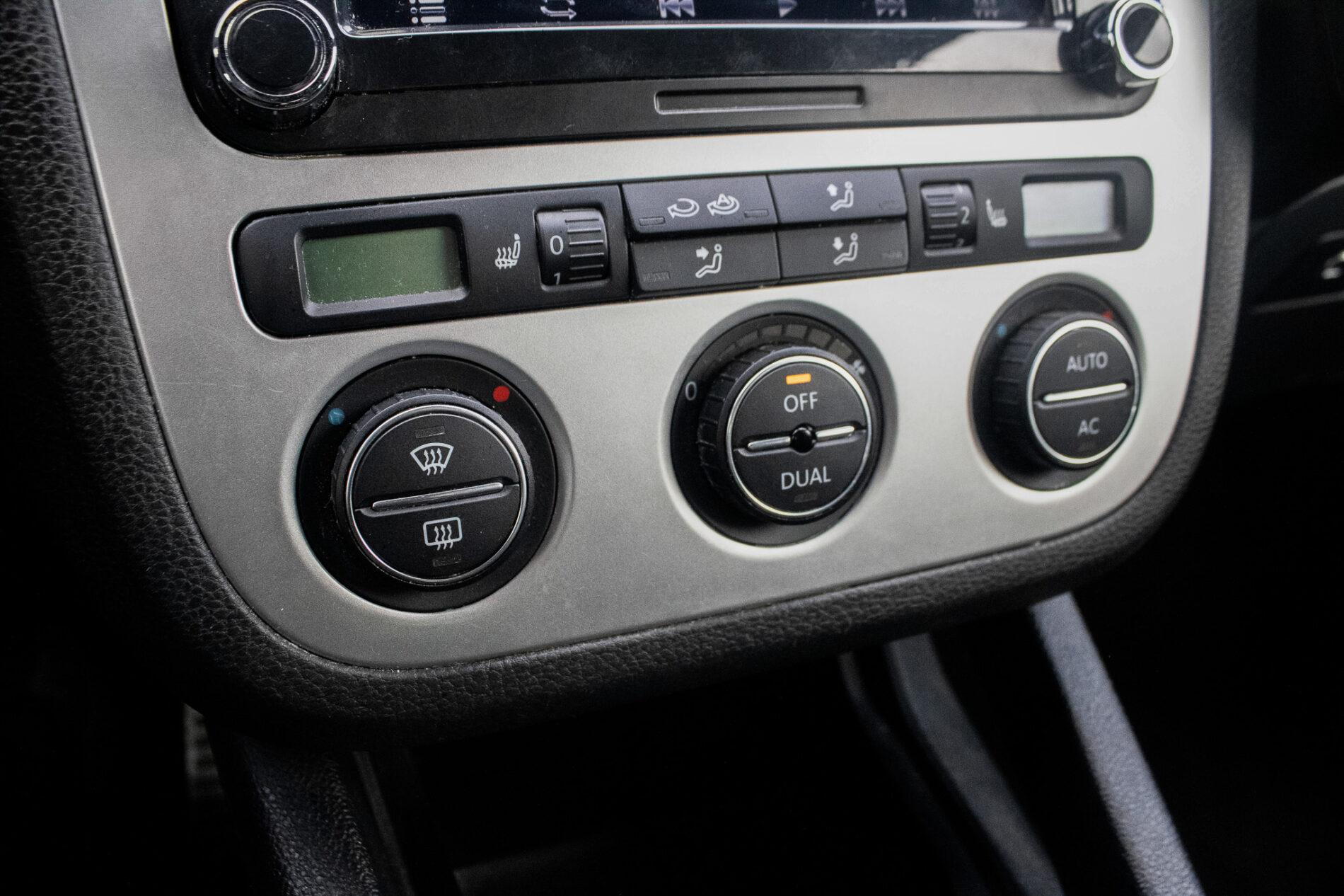 2008 Volkswagen Scirocco, černá kupé, 201 883 km