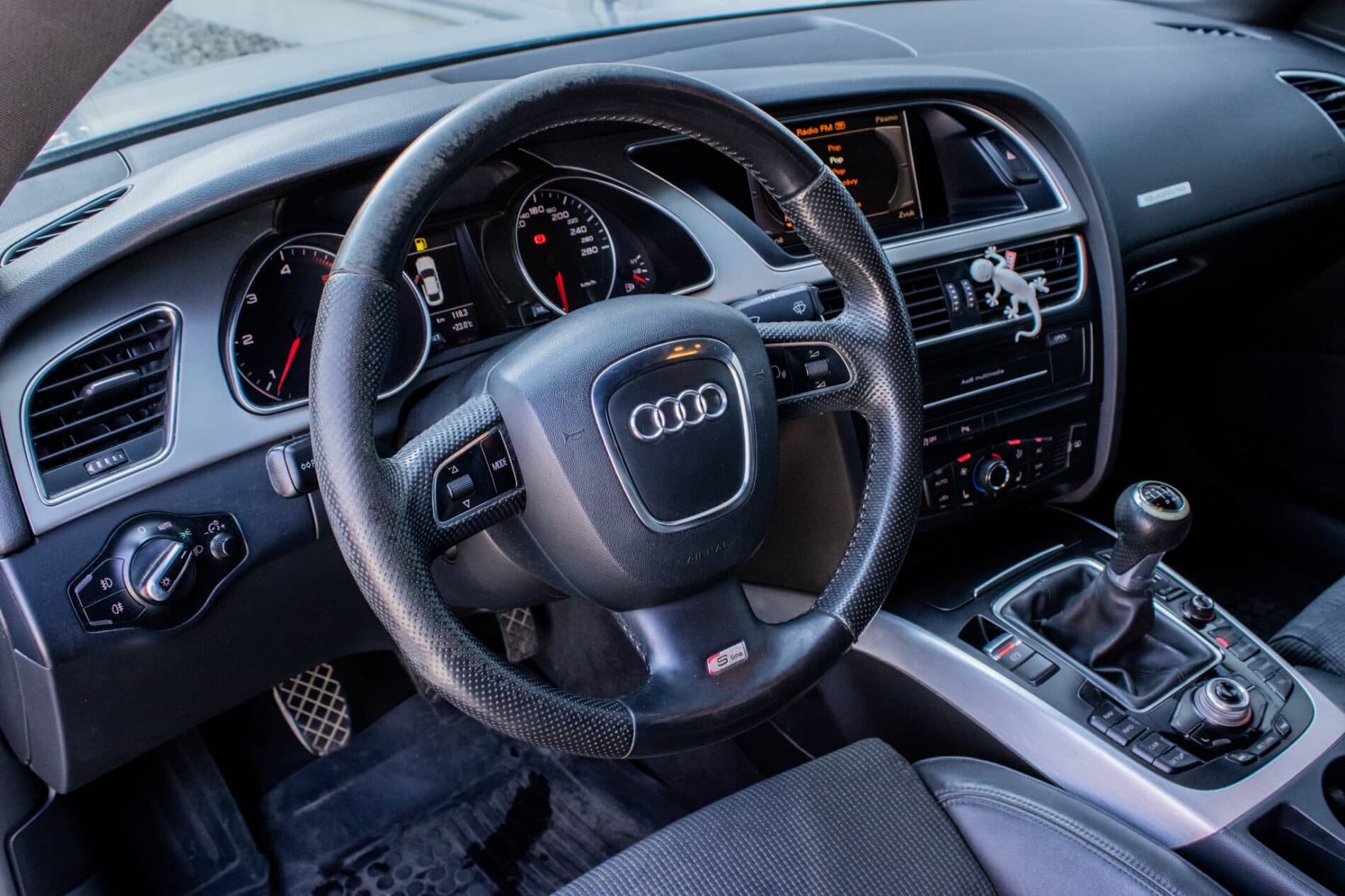 2011 AUDI A5, šedá kupé, 244 879 km
