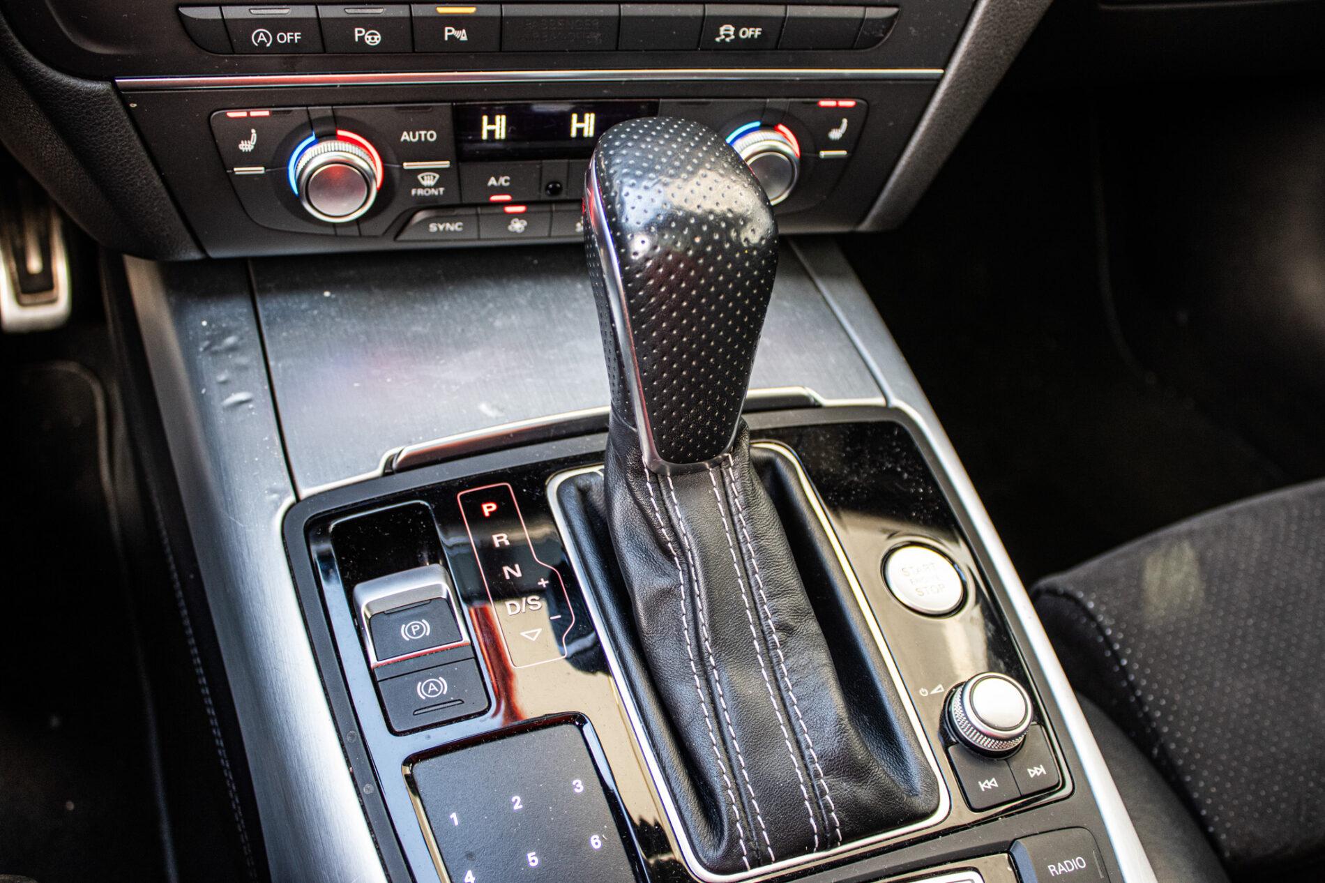 2015 AUDI A6, modrá kombi, 246 277 km