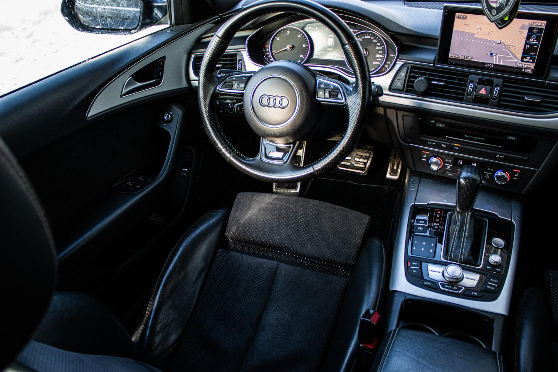 2015 AUDI A6, modrá kombi, 246 277 km
