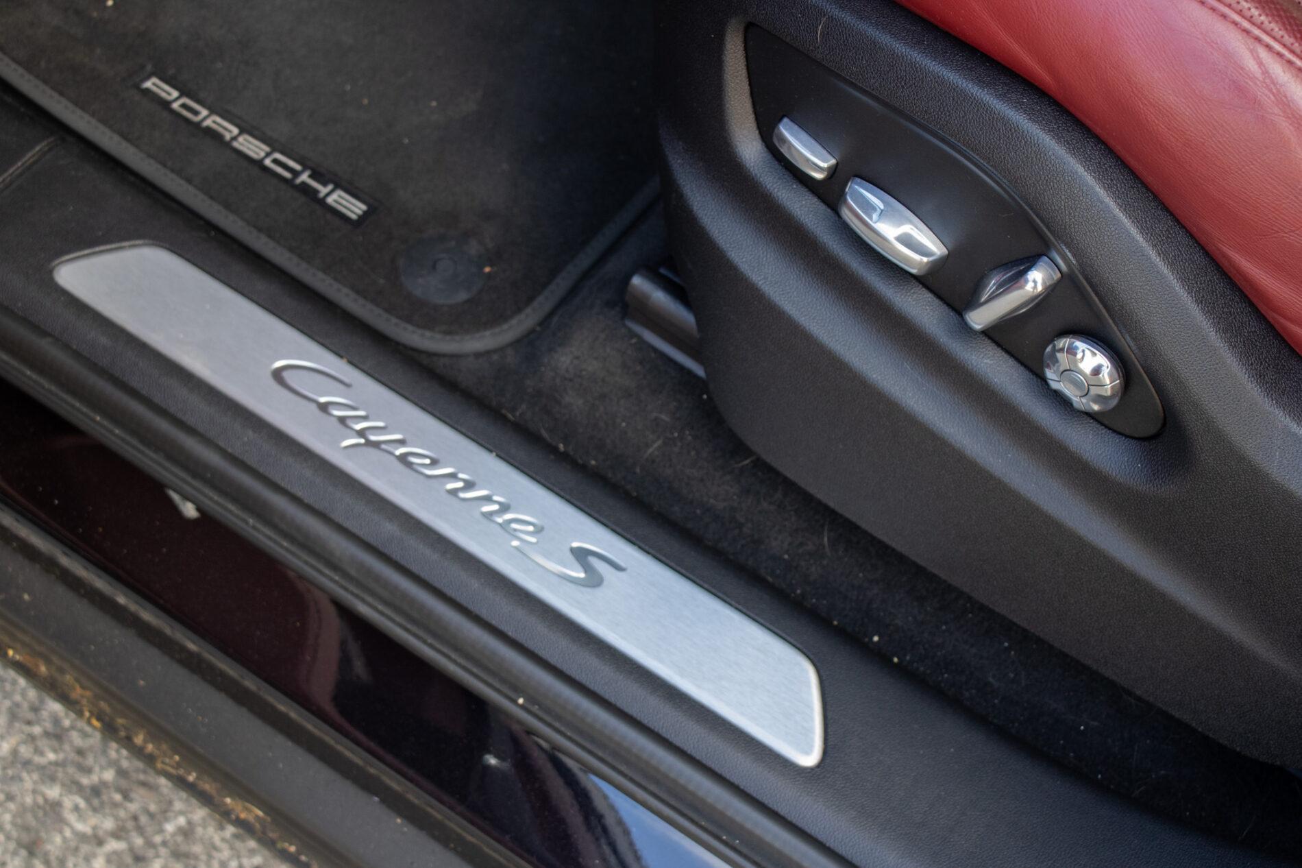 2018 Porsche Cayenne S, černá suv, 168 000 km