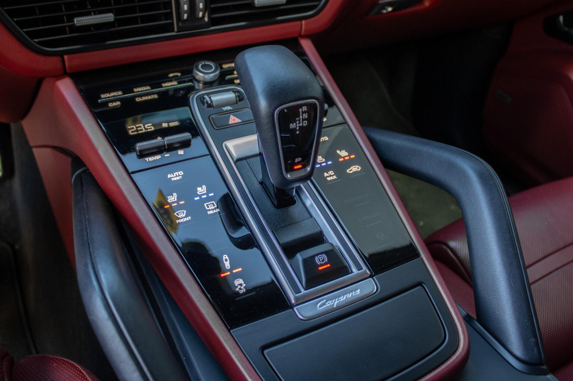 2018 Porsche Cayenne S, černá suv, 168 000 km