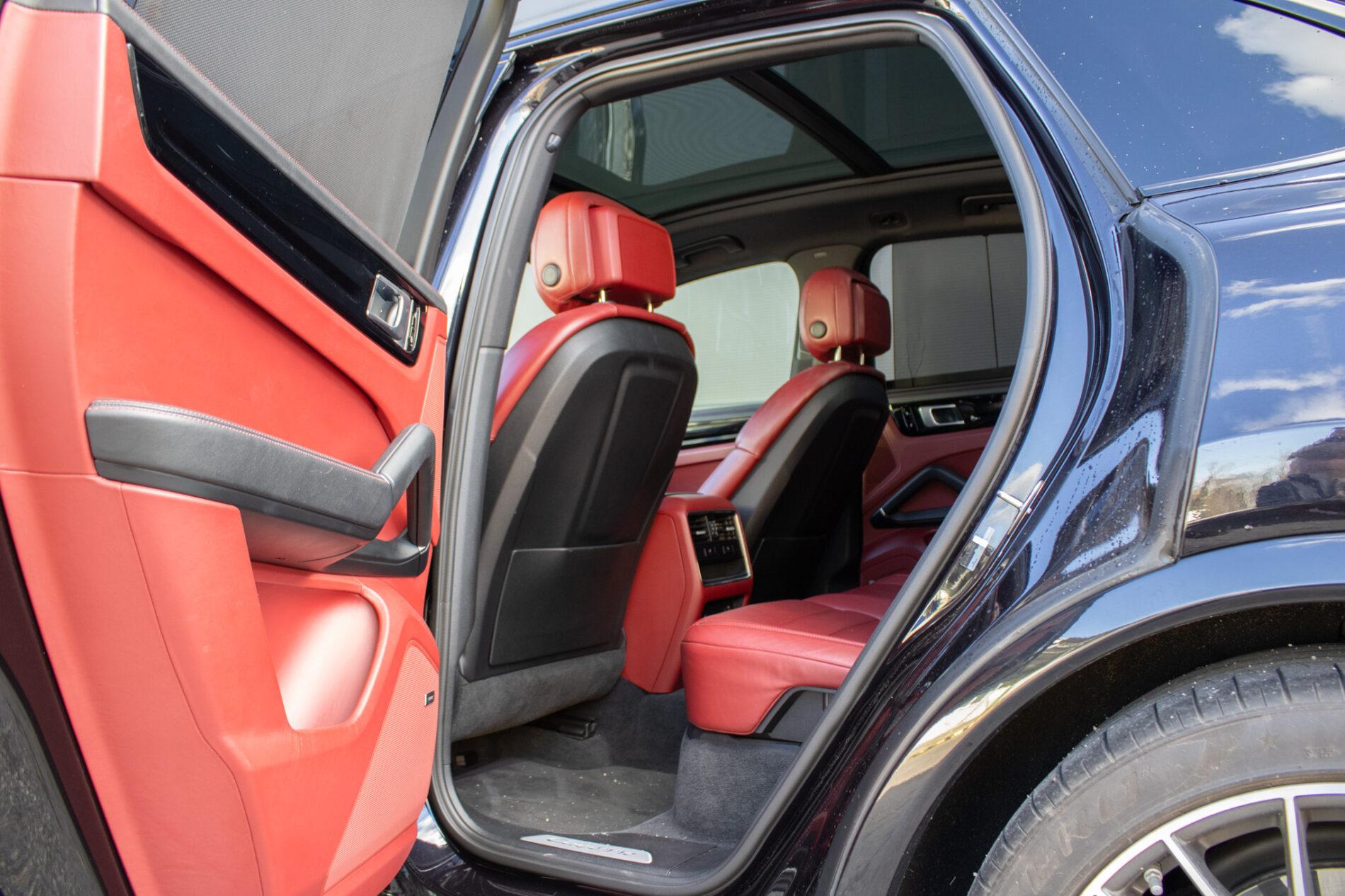 2018 Porsche Cayenne S, černá suv, 168 000 km