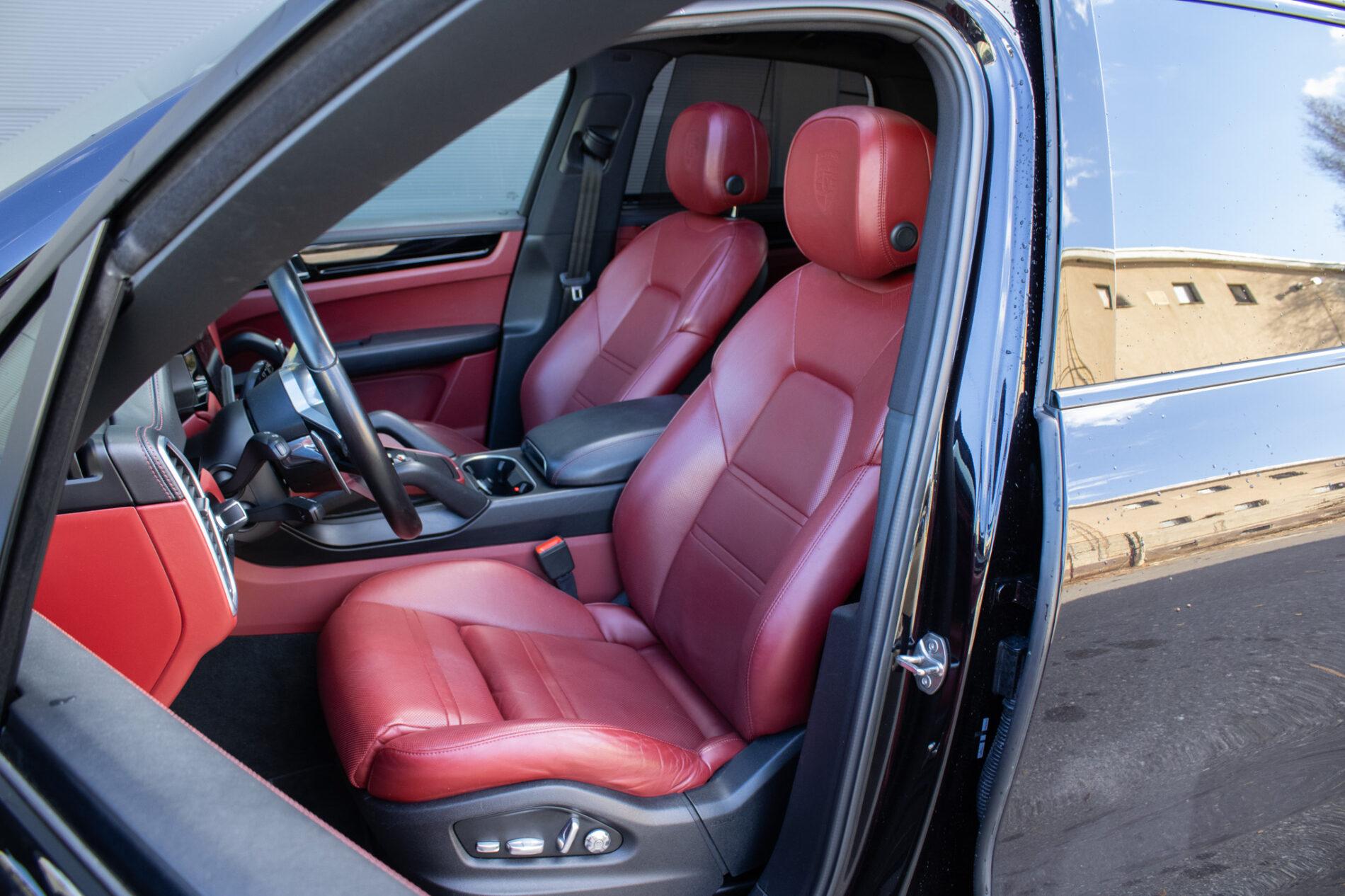 2018 Porsche Cayenne S, černá suv, 168 000 km