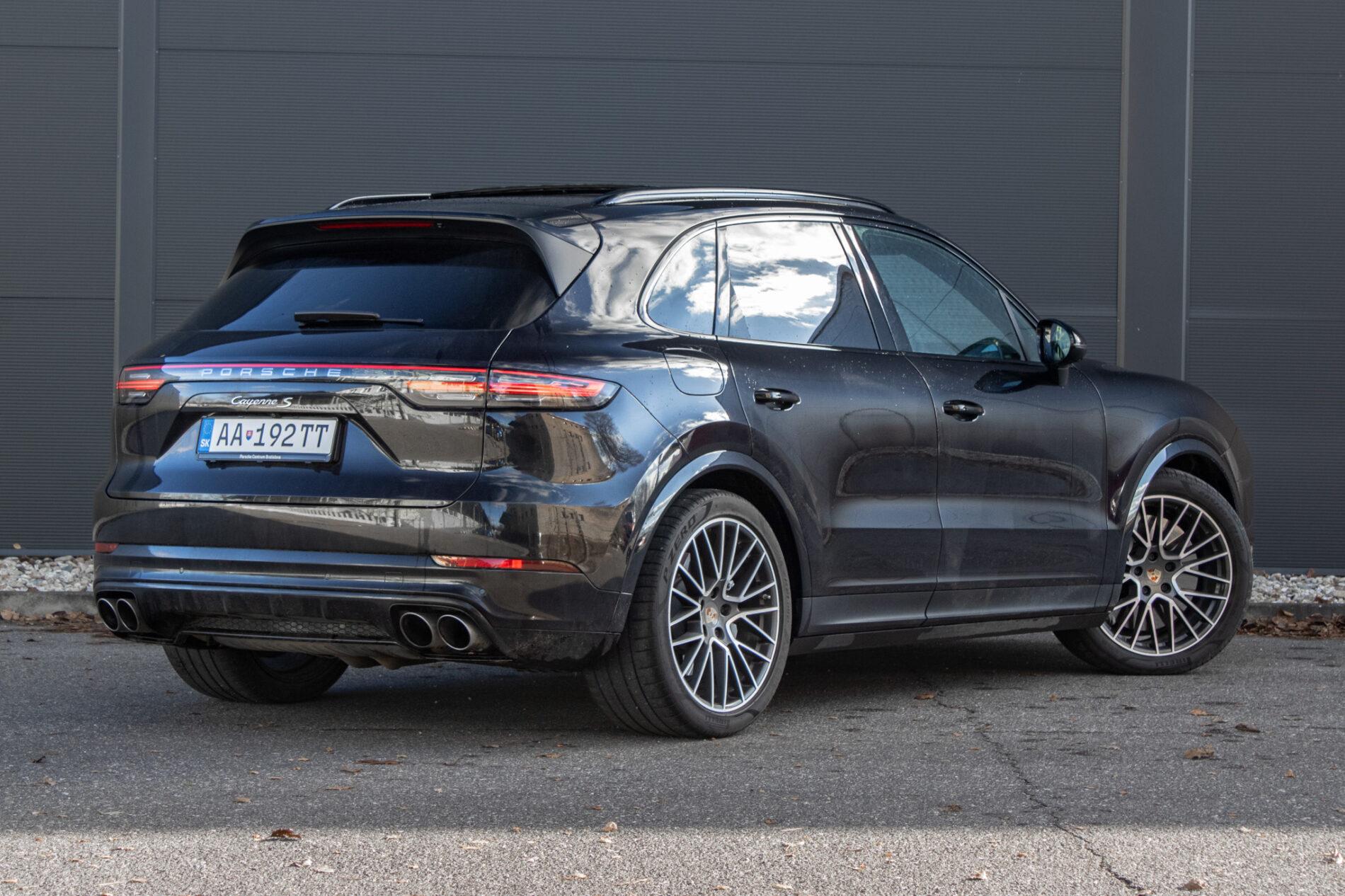 2018 Porsche Cayenne S, černá suv, 168 000 km