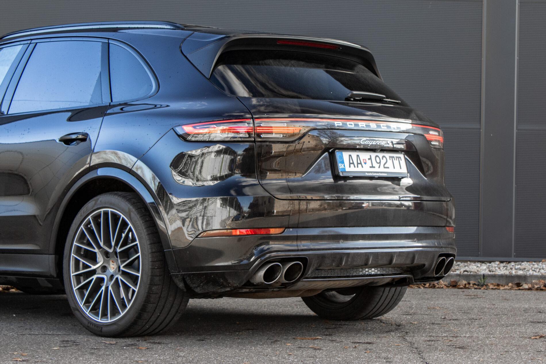 2018 Porsche Cayenne S, černá suv, 168 000 km