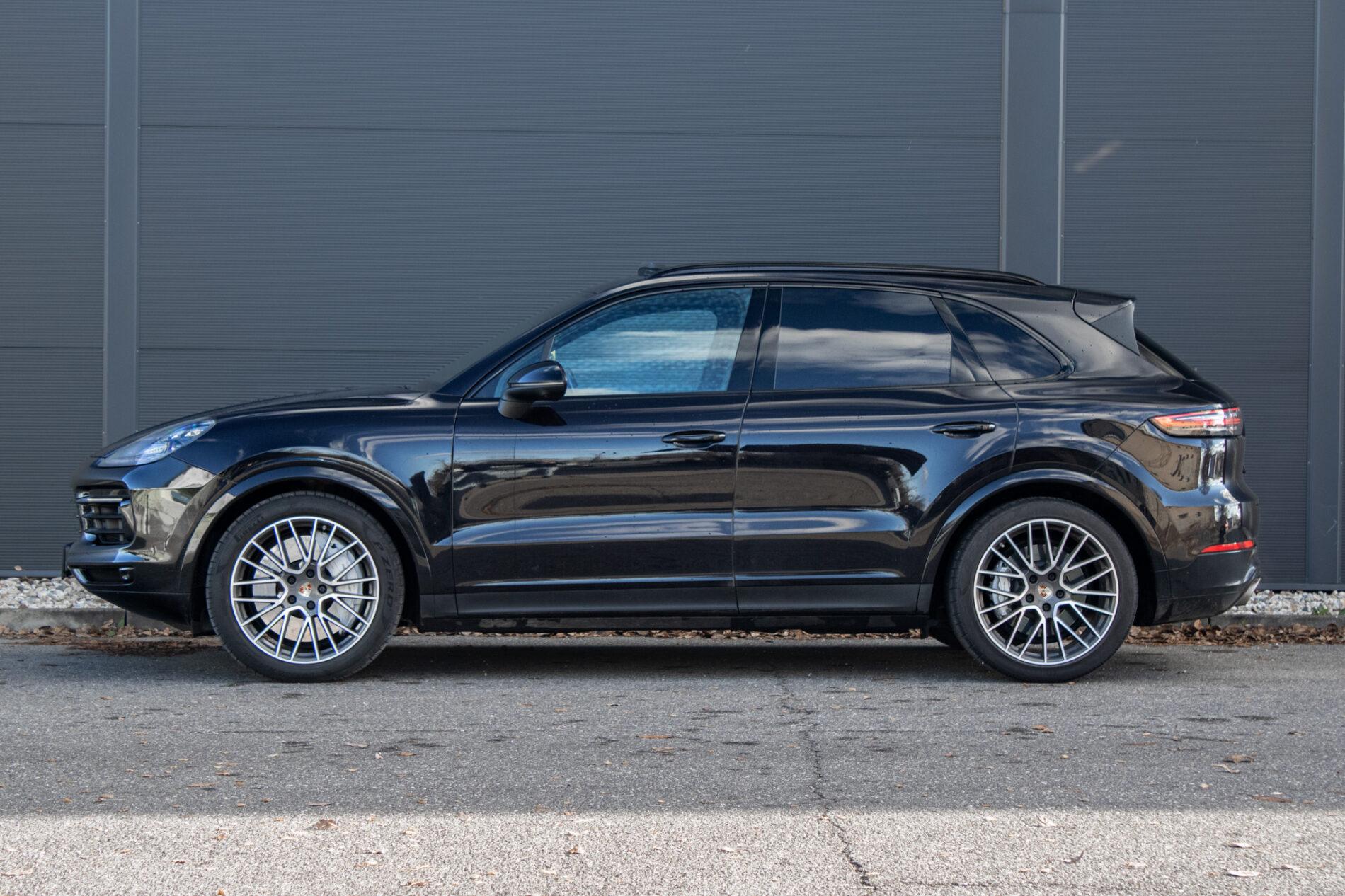 2018 Porsche Cayenne S, černá suv, 168 000 km