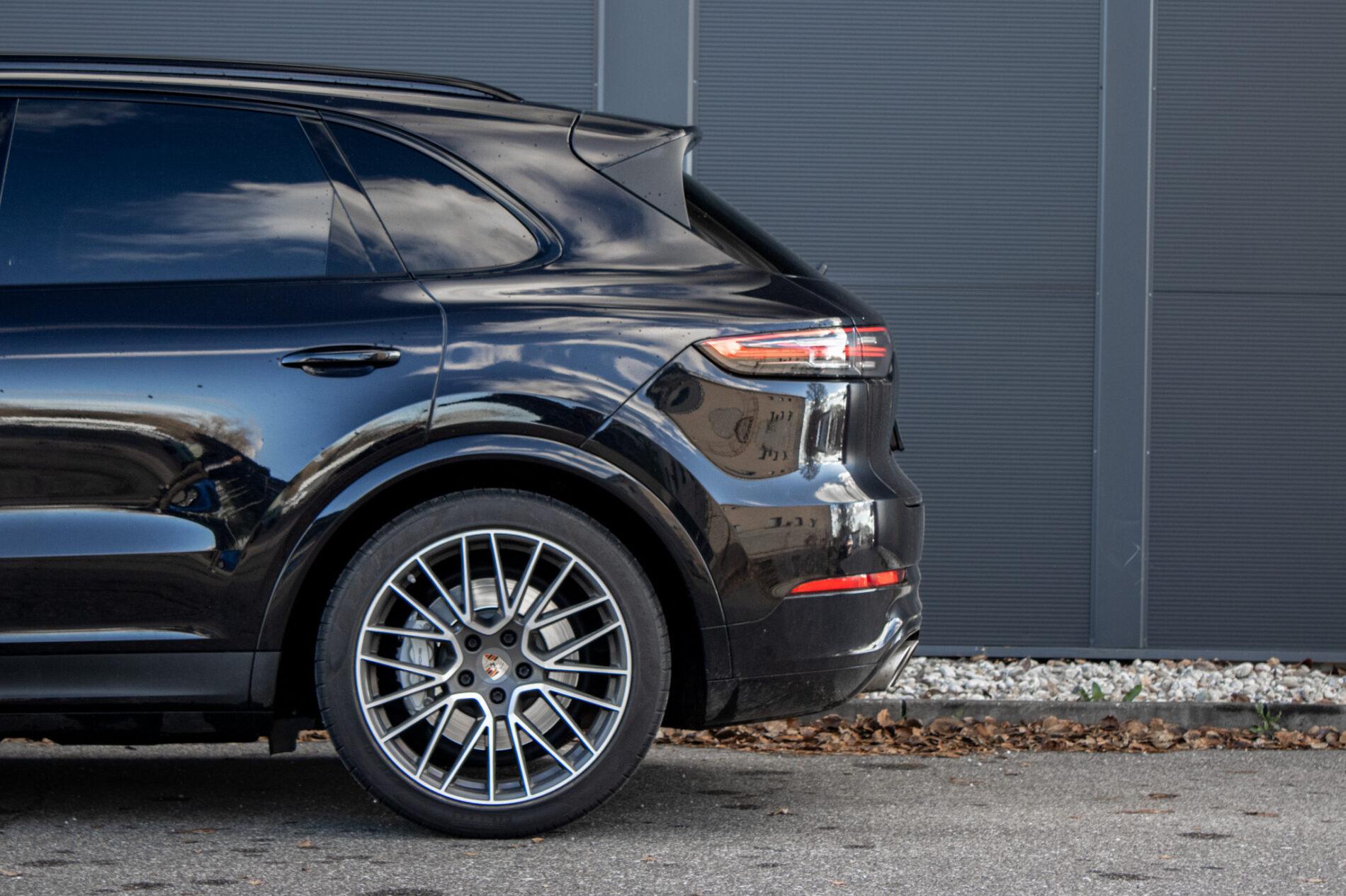 2018 Porsche Cayenne S, černá suv, 168 000 km