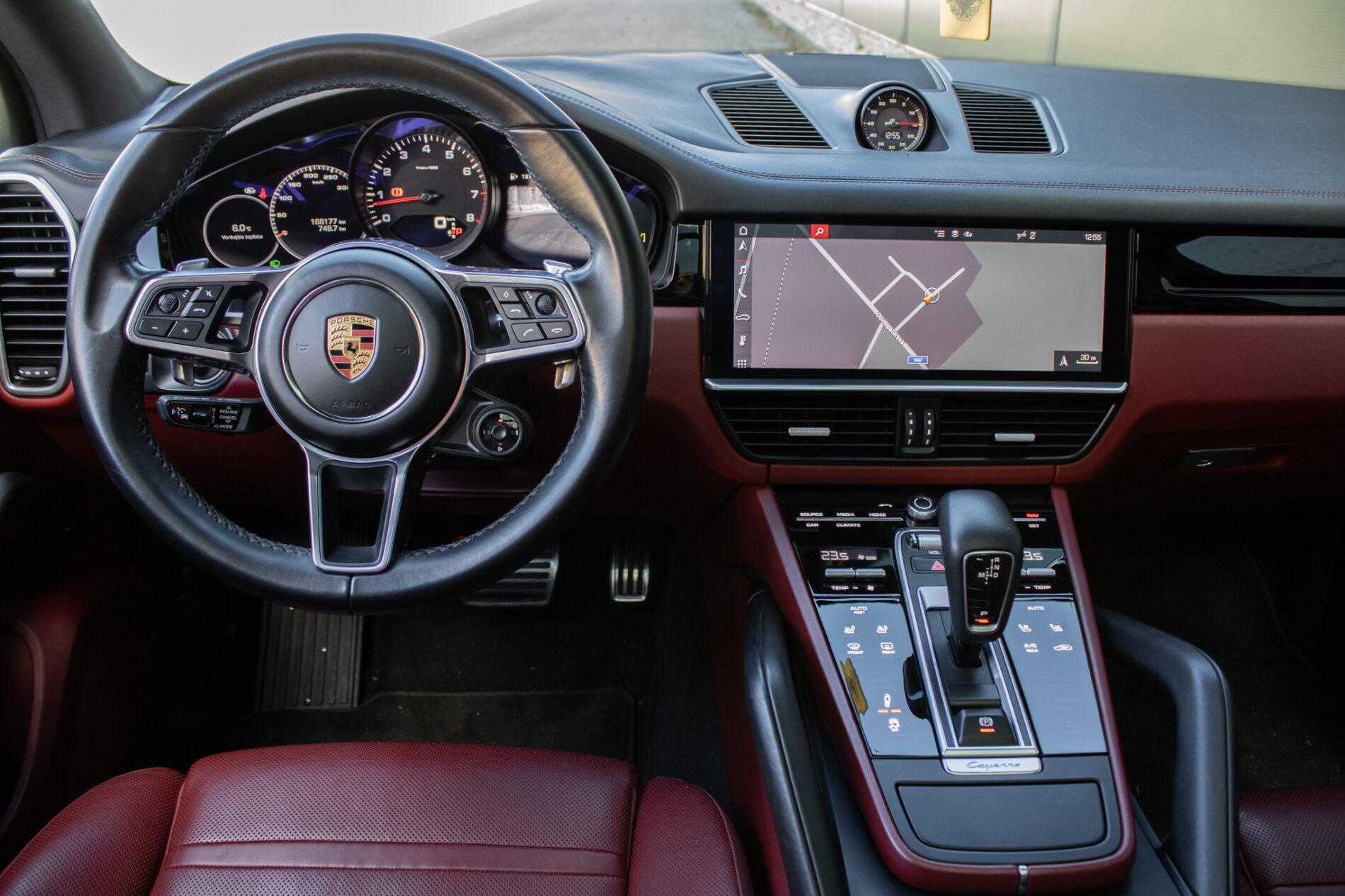 2018 Porsche Cayenne S, černá suv, 168 000 km