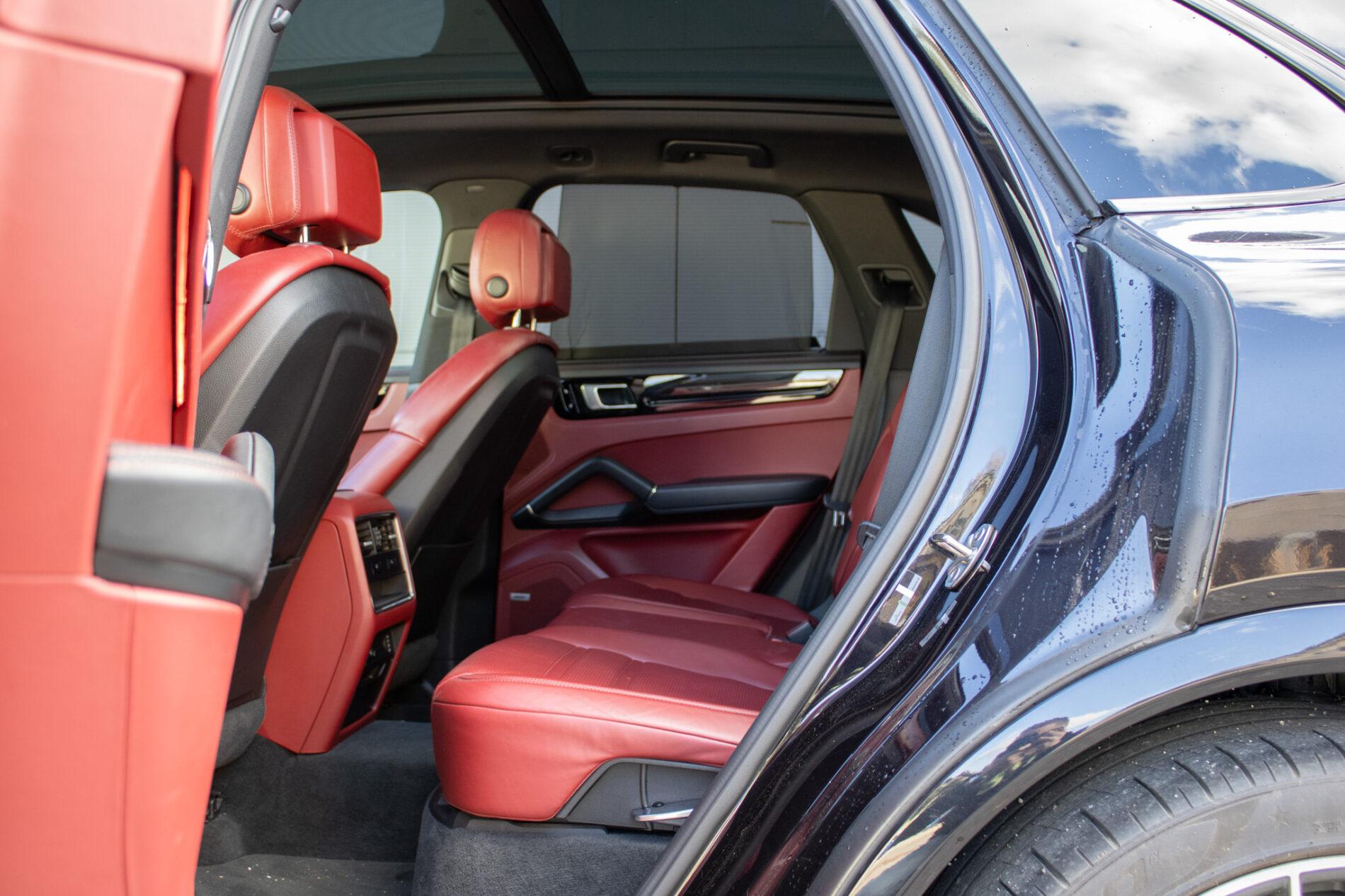 2018 Porsche Cayenne S, černá suv, 168 000 km