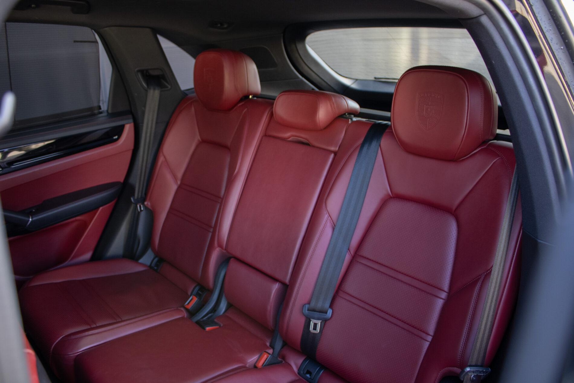 2018 Porsche Cayenne S, černá suv, 168 000 km