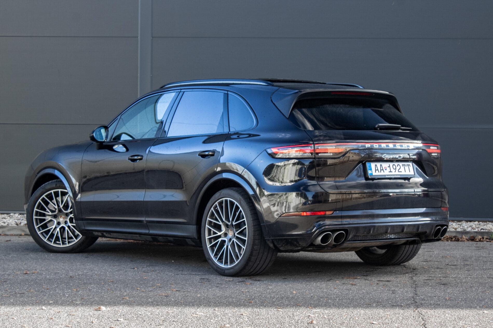2018 Porsche Cayenne S, černá suv, 168 000 km