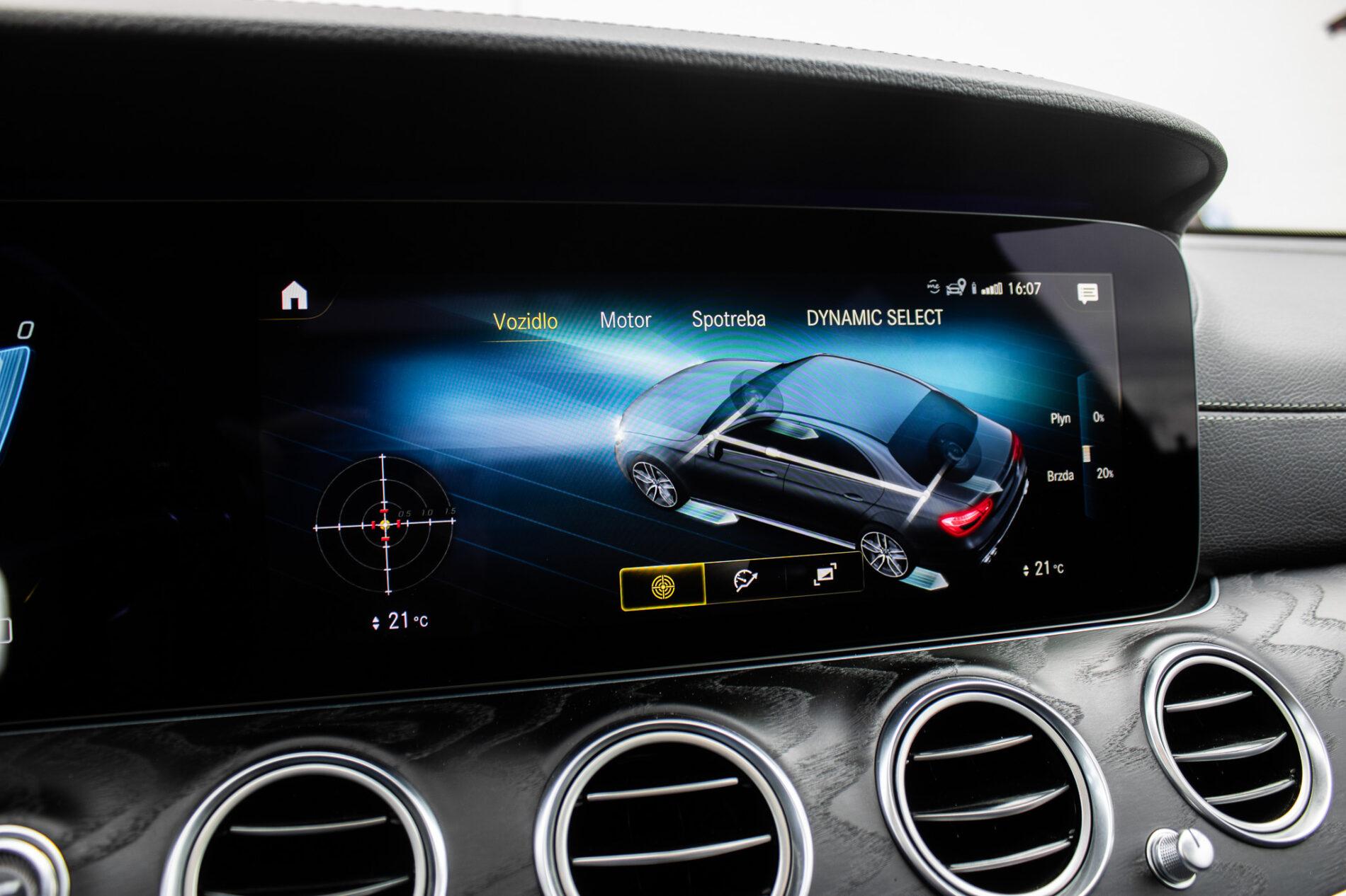 2020 Mercedes-Benz E 53 AMG, černá sedan, 85 274 km
