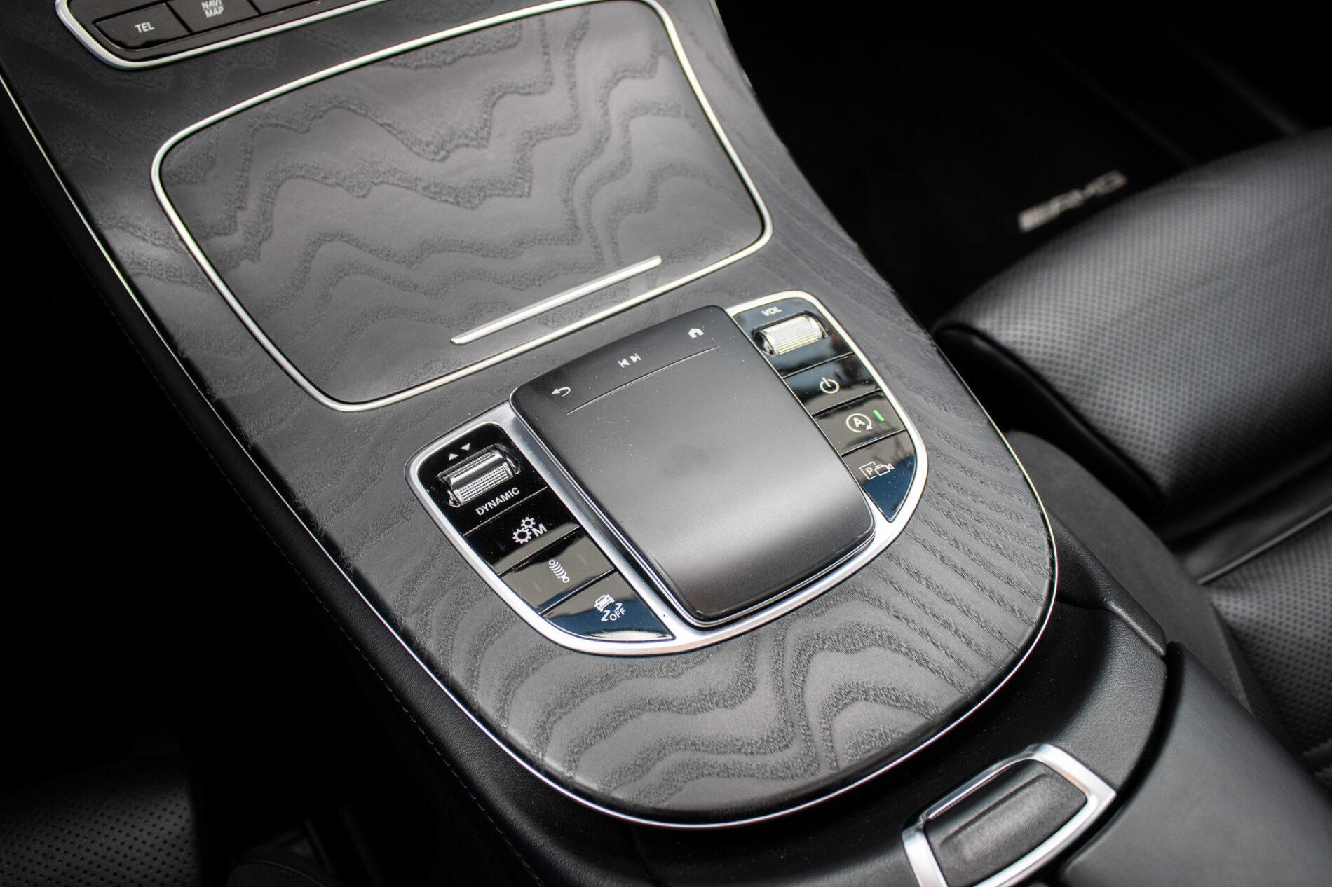 2020 Mercedes-Benz E 53 AMG, černá sedan, 85 274 km
