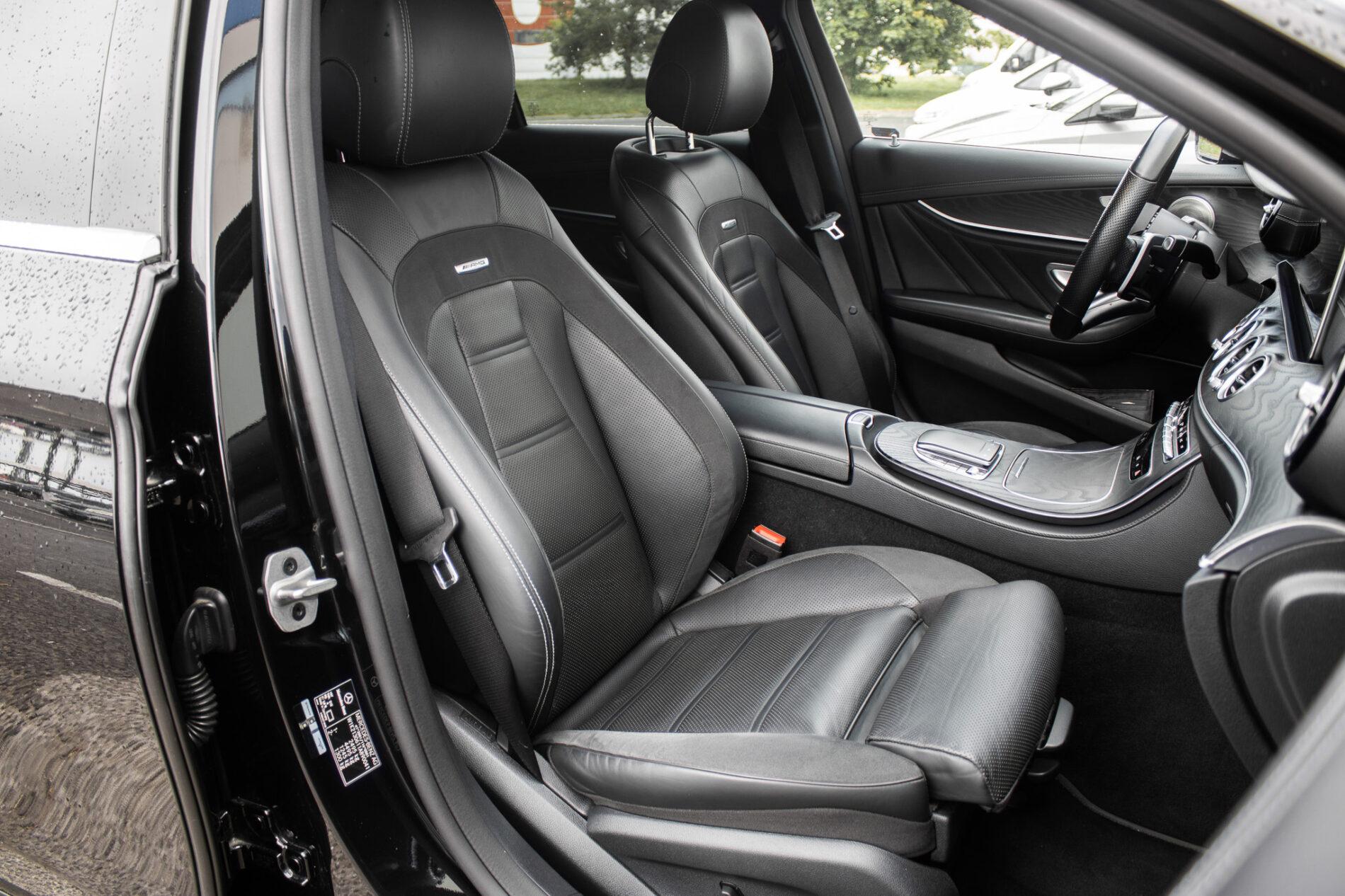 2020 Mercedes-Benz E 53 AMG, černá sedan, 85 274 km