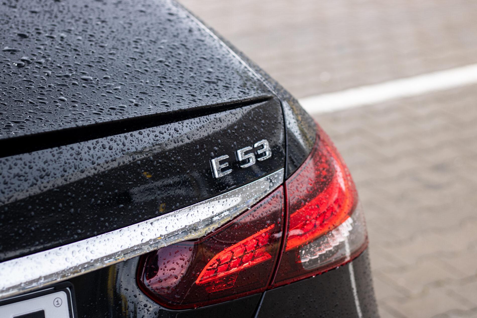 2020 Mercedes-Benz E 53 AMG, černá sedan, 85 274 km
