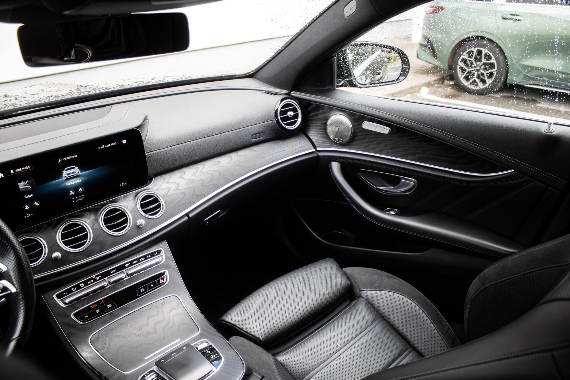 2020 Mercedes-Benz E 53 AMG, černá sedan, 85 274 km