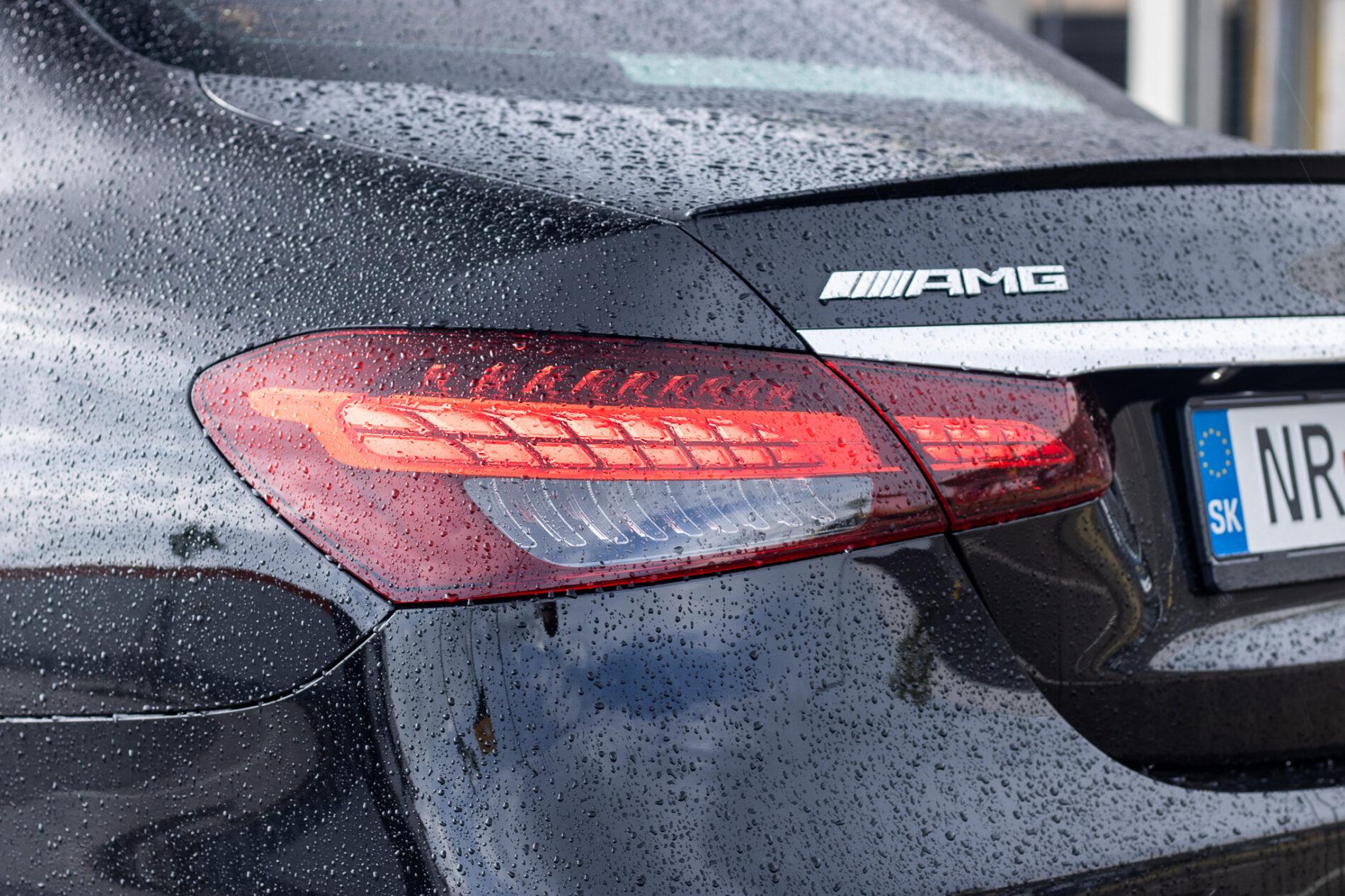 2020 Mercedes-Benz E 53 AMG, černá sedan, 85 274 km