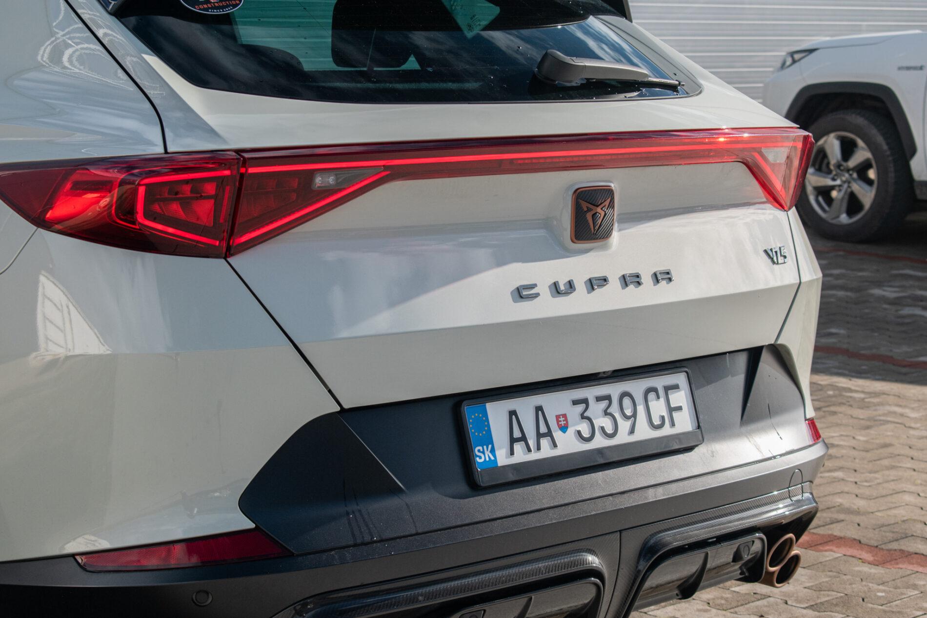 2022 Cupra Formentor VZ5, šedá suv, 45 979 km