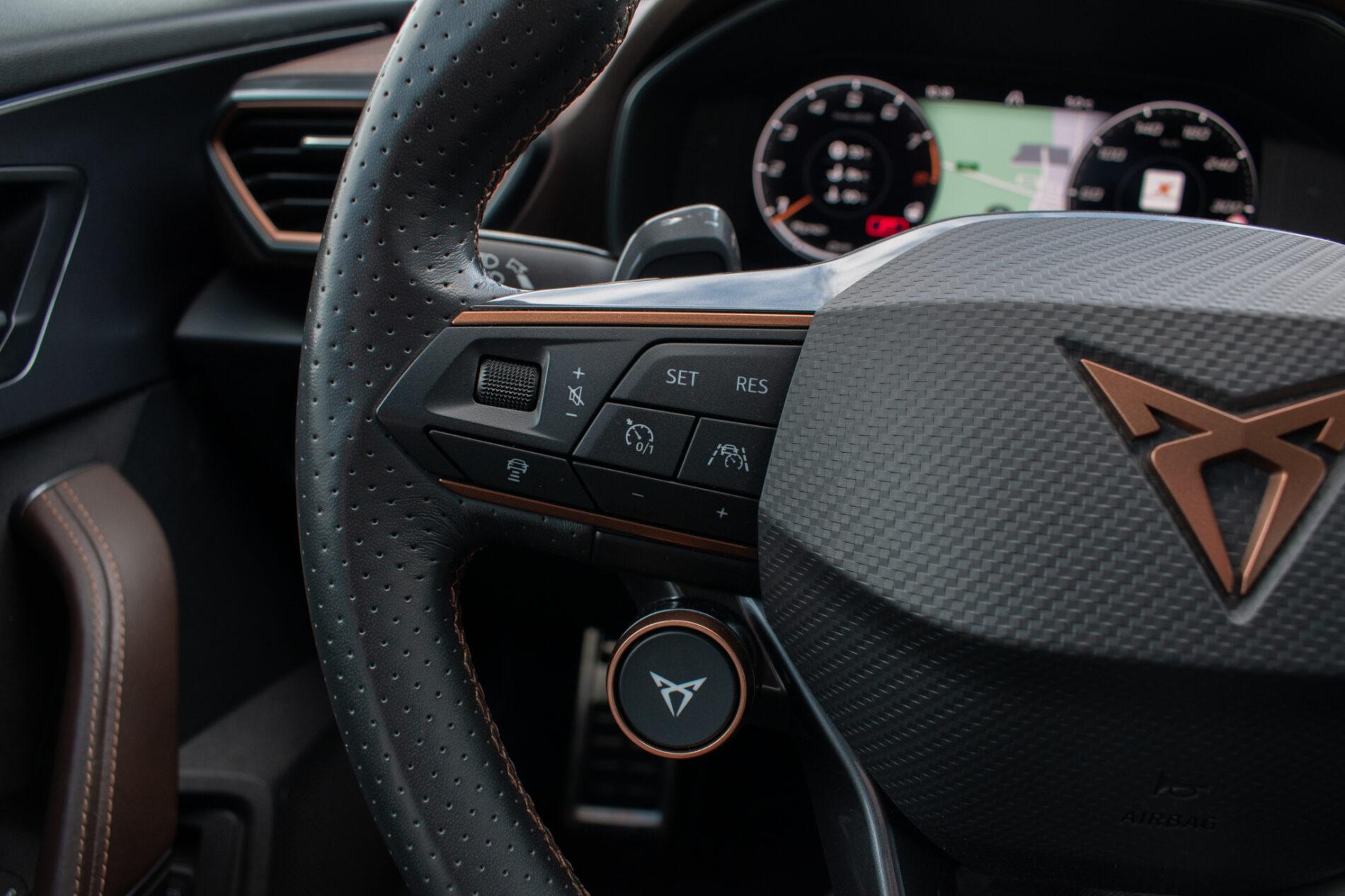 2022 Cupra Formentor VZ5, šedá suv, 45 979 km