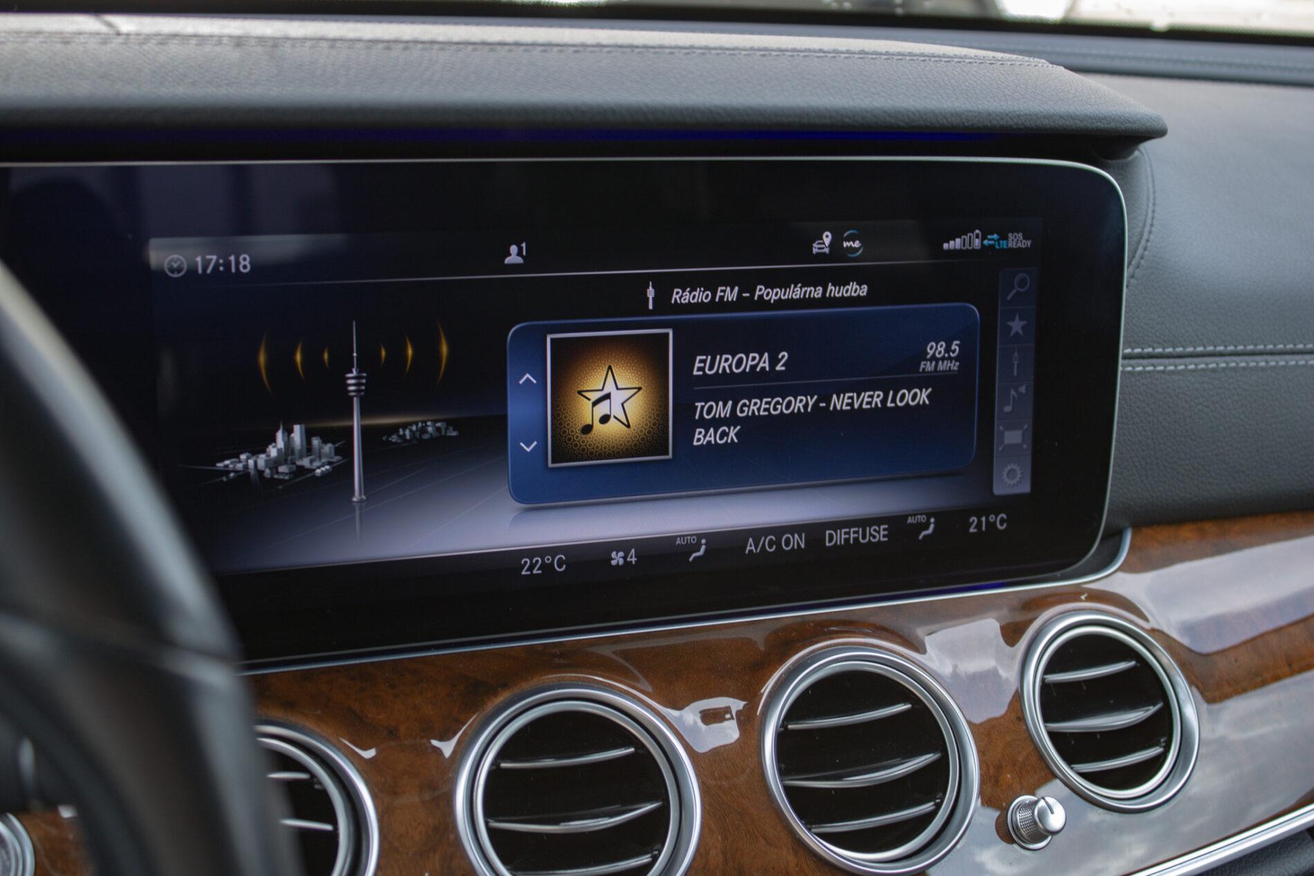 2019 Mercedes-Benz E 400d, modrá kombi, 190 026 km