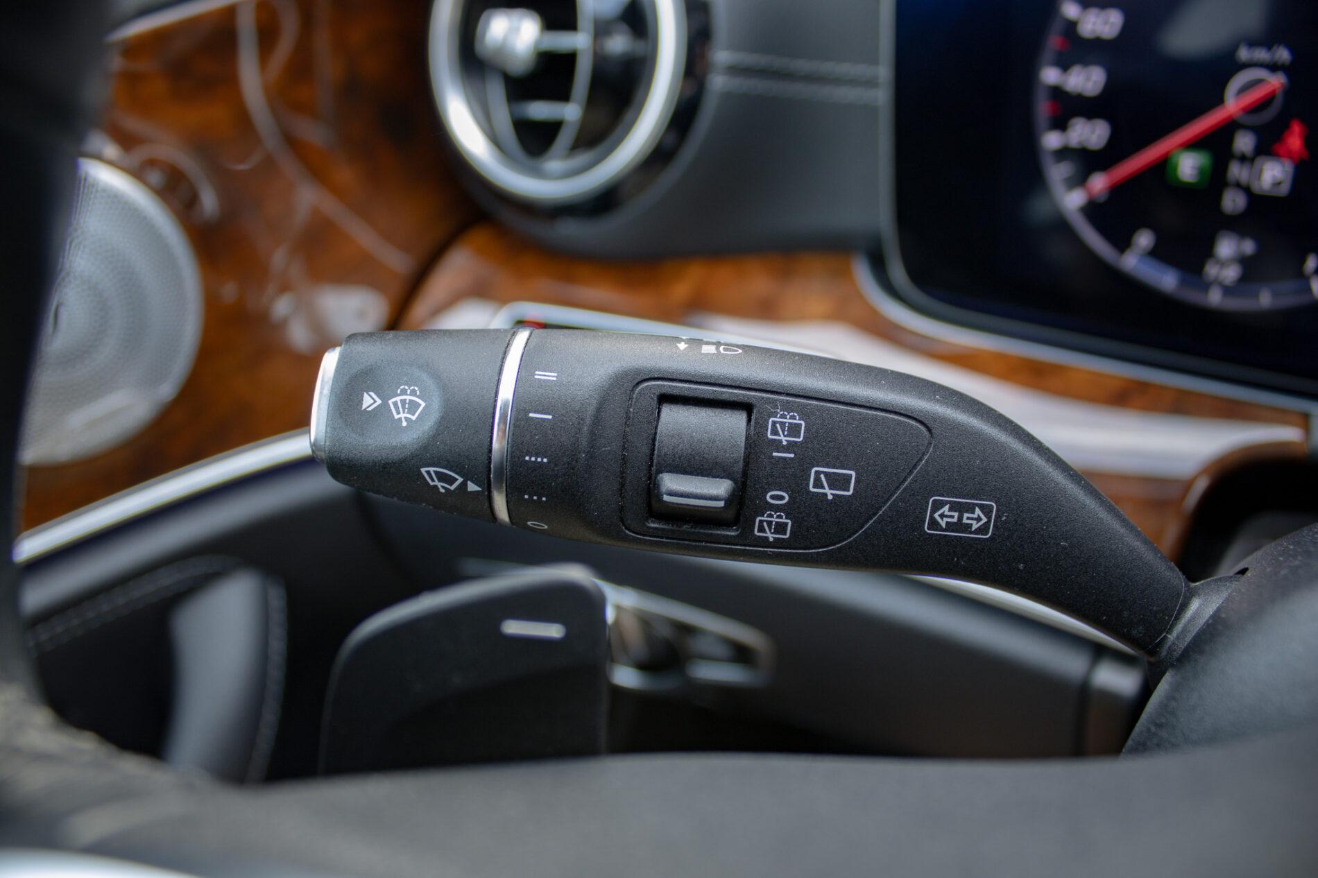 2019 Mercedes-Benz E 400d, modrá kombi, 190 026 km