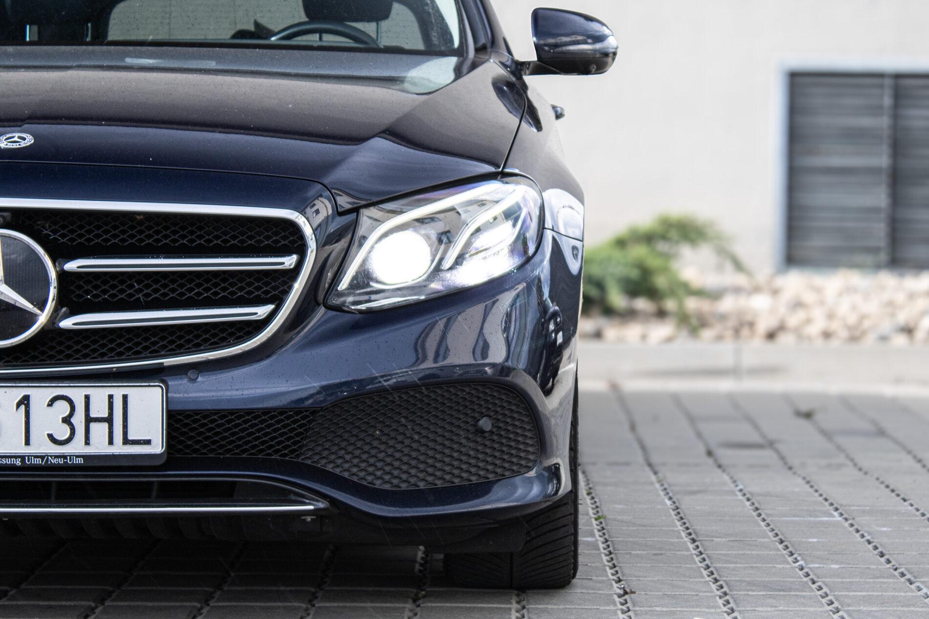 2019 Mercedes-Benz E 400d, modrá kombi, 190 026 km