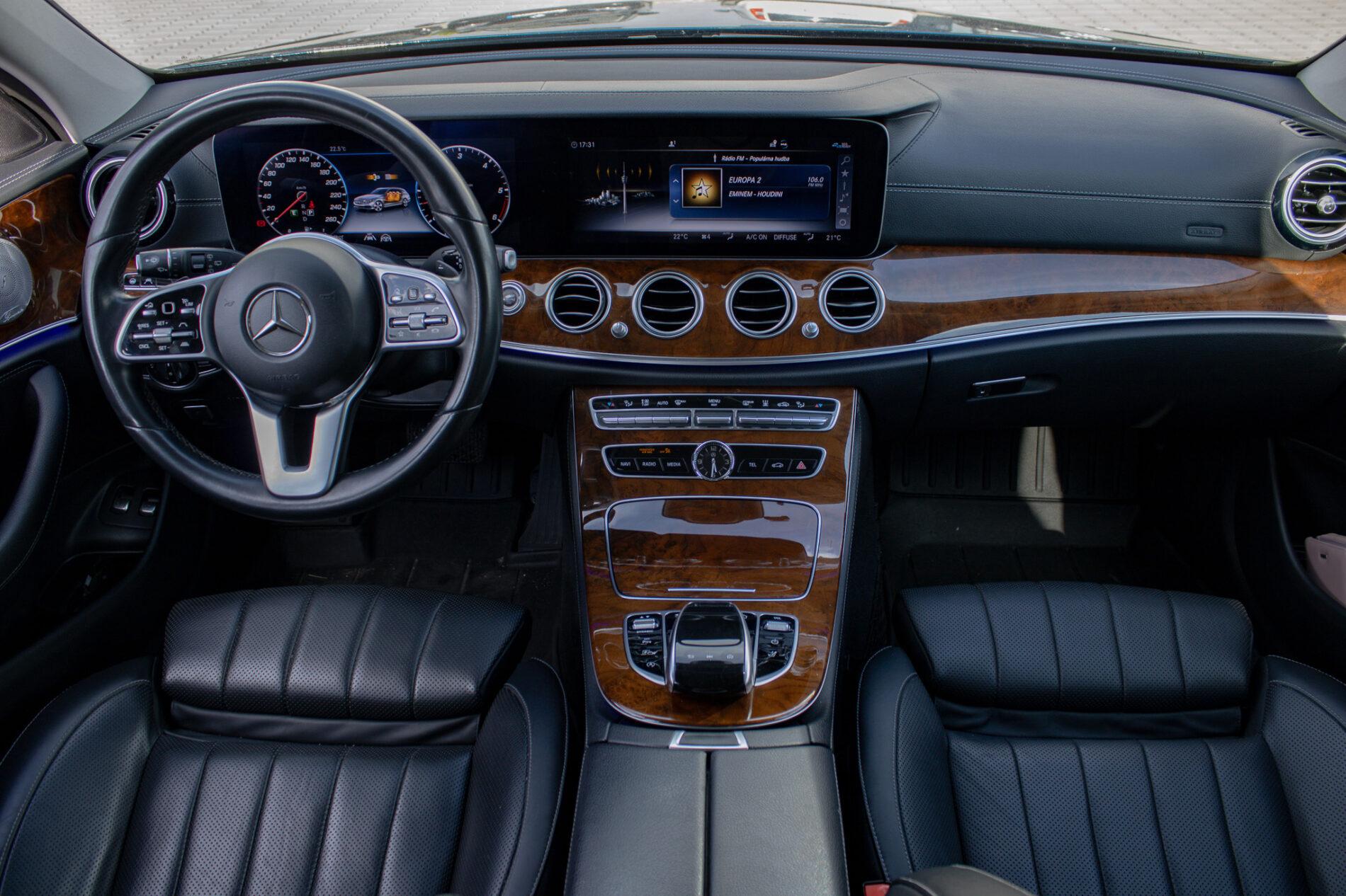 2019 Mercedes-Benz E 400d, modrá kombi, 190 026 km