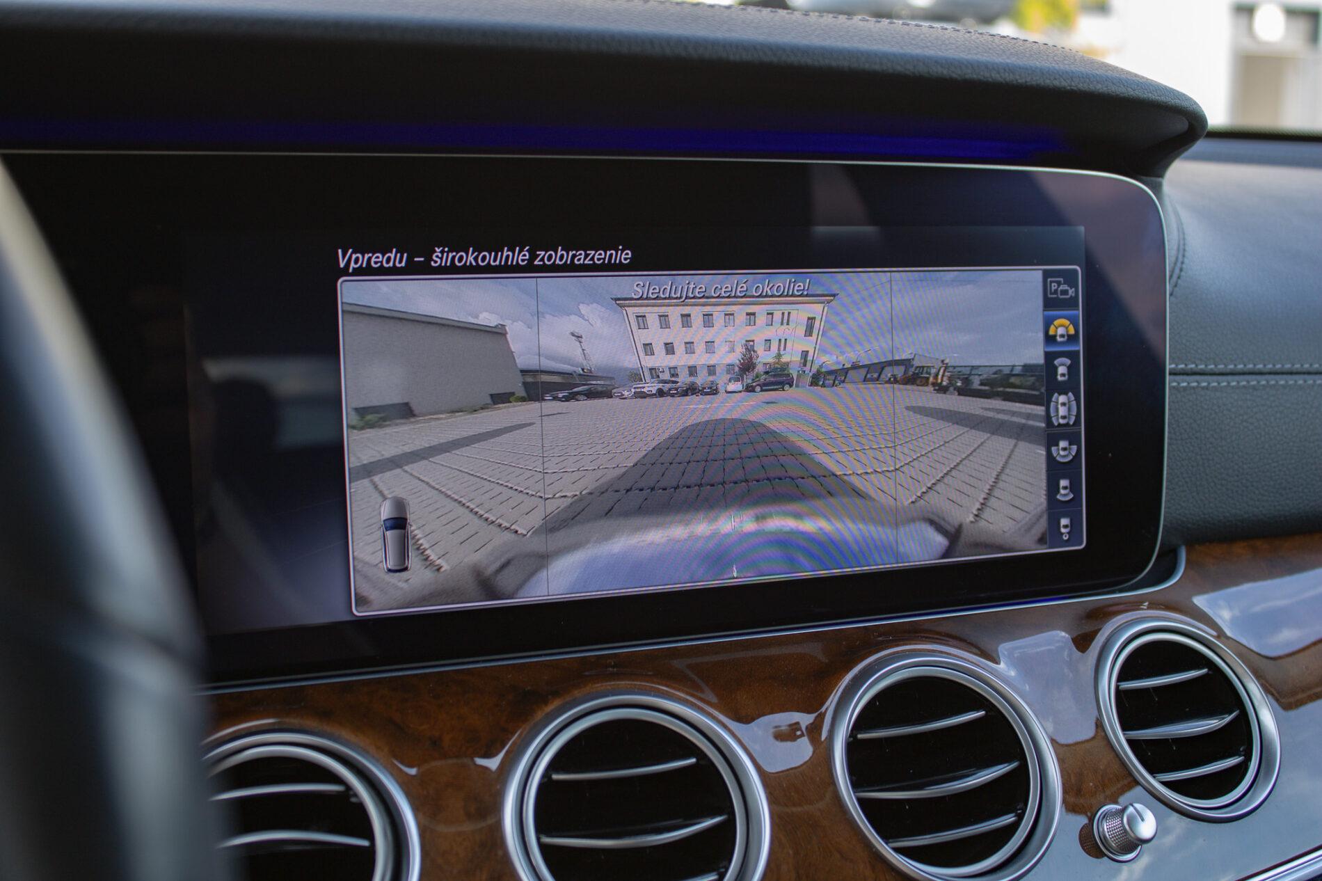 2019 Mercedes-Benz E 400d, modrá kombi, 190 026 km